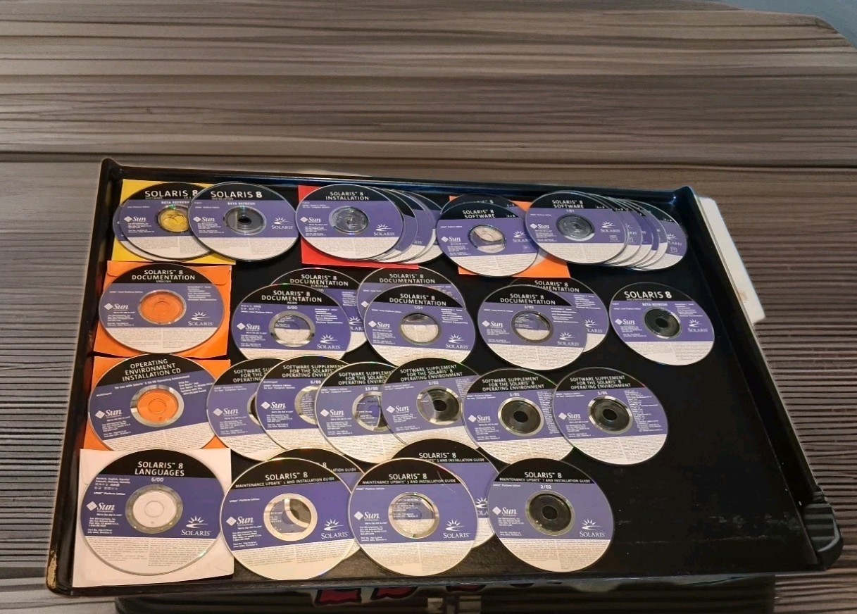 SUN Microsystems SOLARIS 8 -BOTH Intel & SPARC CDs only 58 DISCS bundle Lot