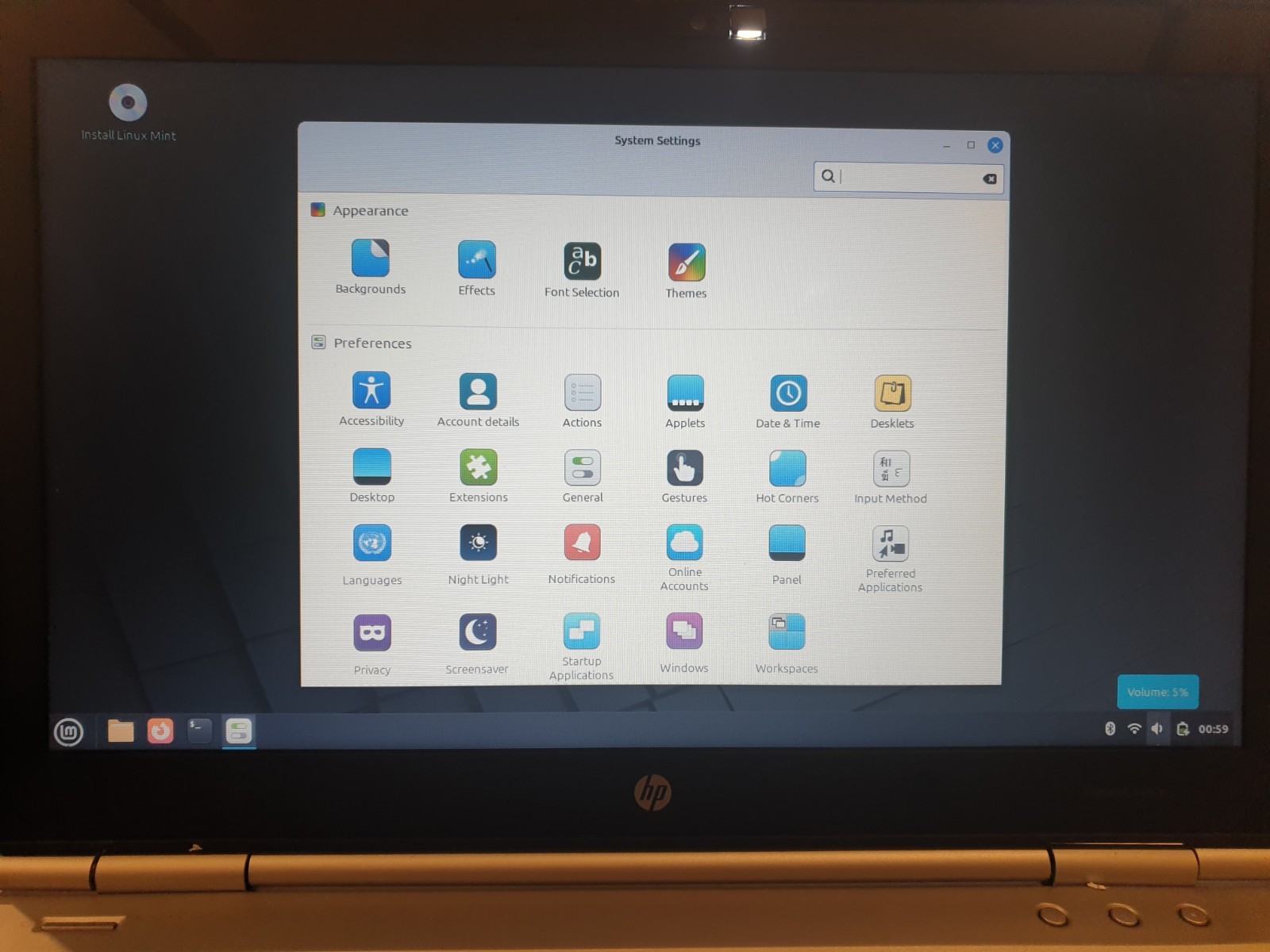 Linux Mint Cinnamon V22.3, 64-bit, Bootable Live and Install USB Flash Drive