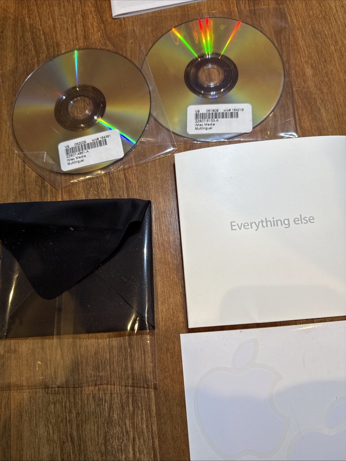 Macintosh iMac OS X 10.5.6 Install & Applications DVD OEM + Cloth, Stickers 2009