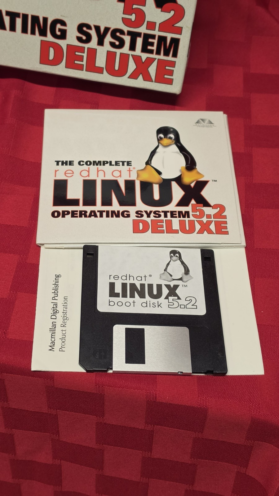 Linux 5.2 The Complete Redhat Operating System Deluxe Secure Server 3 CD Book