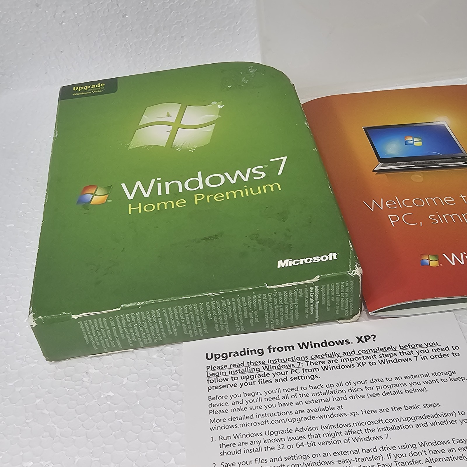 2 CDs Microsoft Windows 7 Home Premium Vista Upgrade 32 & 64 Bit + Product Key