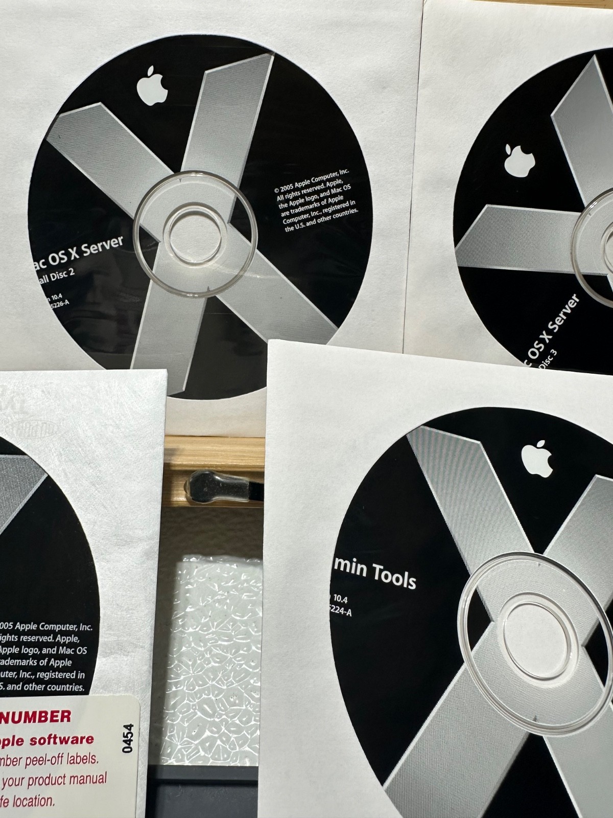 Apple Mac OS X Server 10.4 Tiger Unlimited Clients M9768Z/A