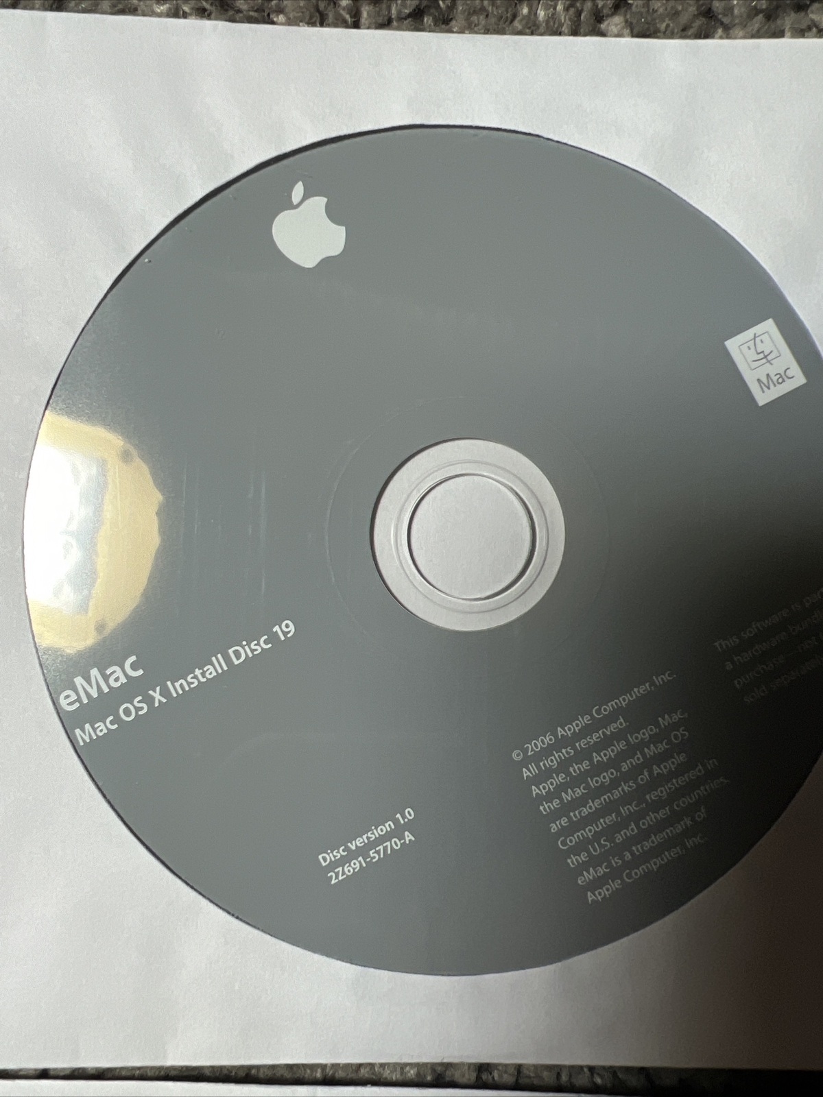eMac Mac os x install disc 12-20 Disc Version 1.0 2006 Apple Computer Software