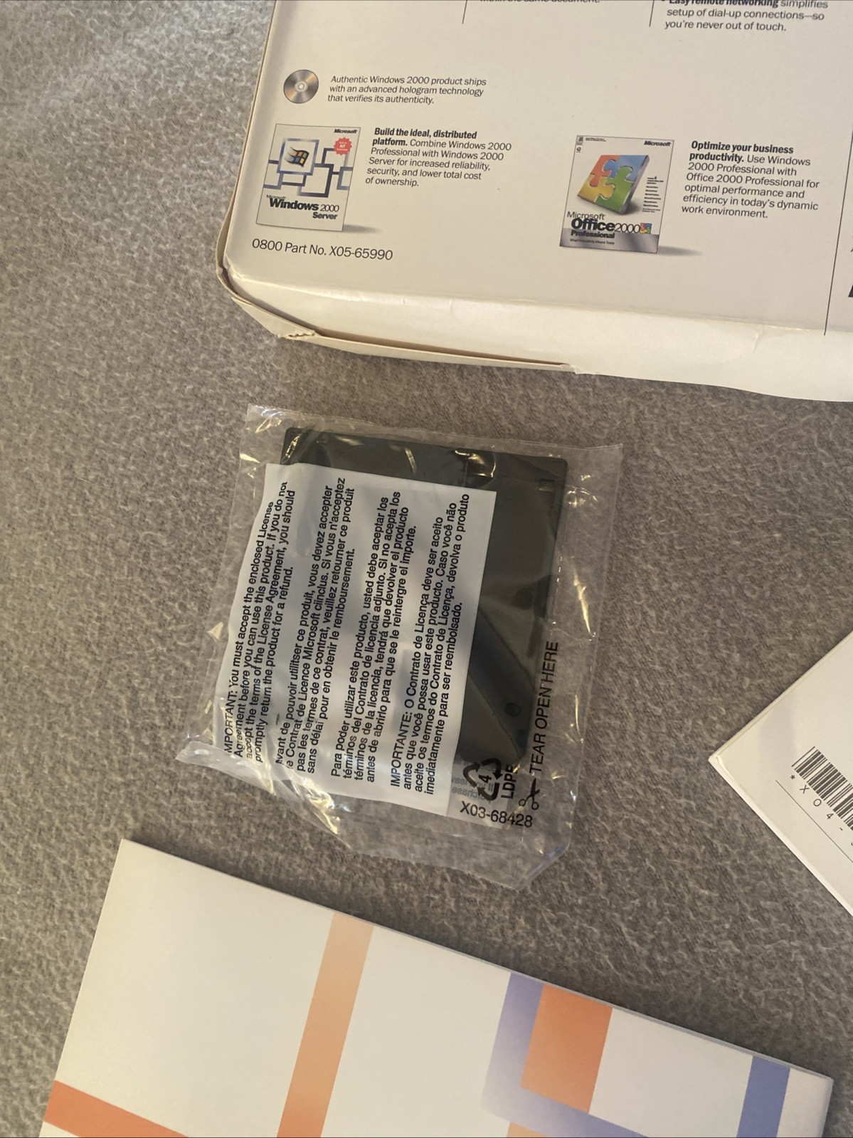 Microsoft Windows 2000 Professional Retail Box, Upgrade Edition (no CD)