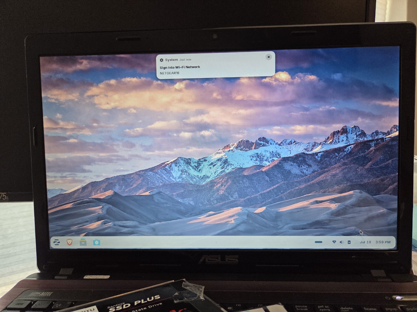 Linux Zorin OS 18.1 Education, 64-bit, Bootable USB SSD 120GB w Persistence