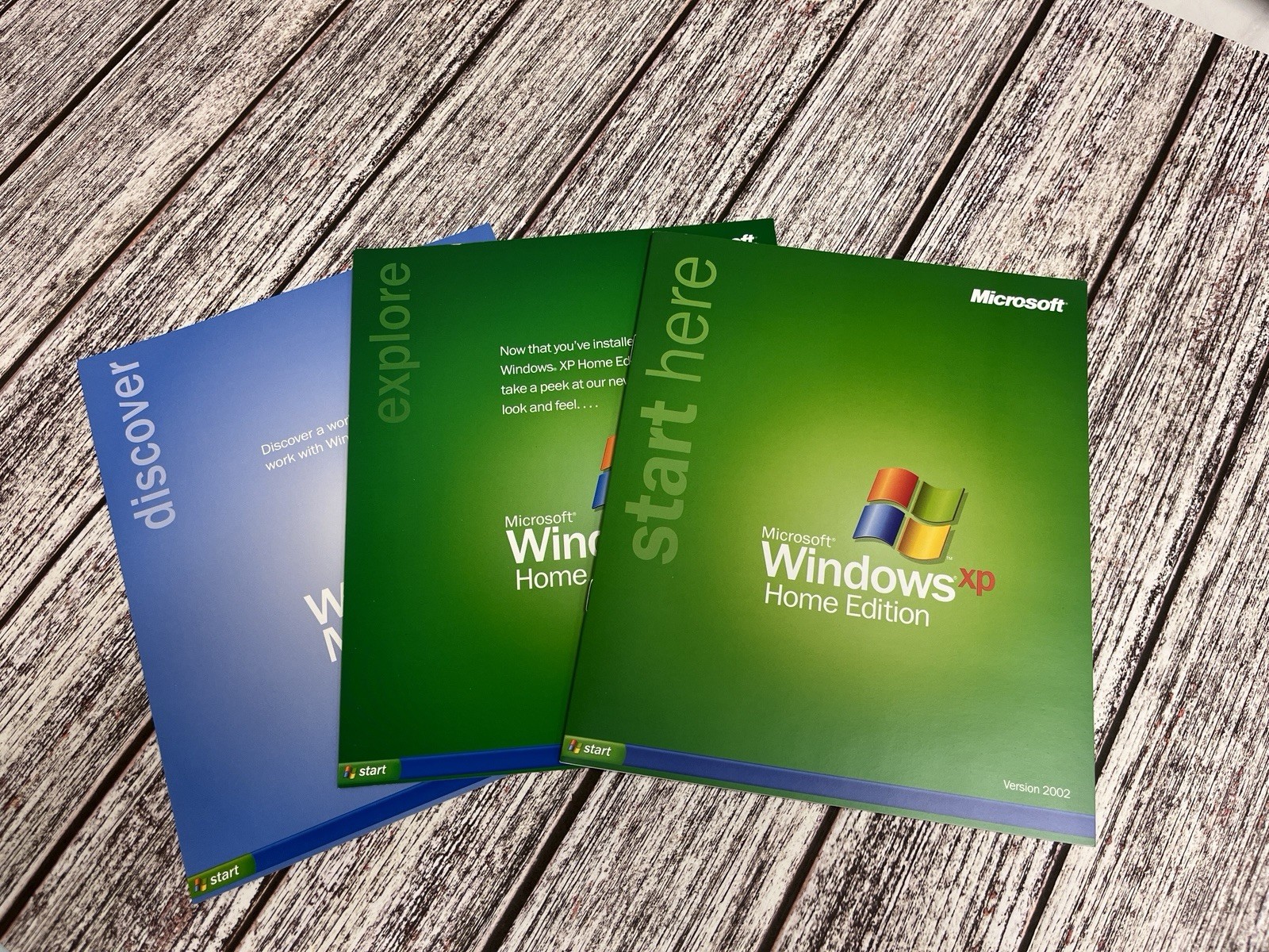 Windows XP Home Edition Upgrade w/ SP2, Complete w/o Box Microsoft 2002