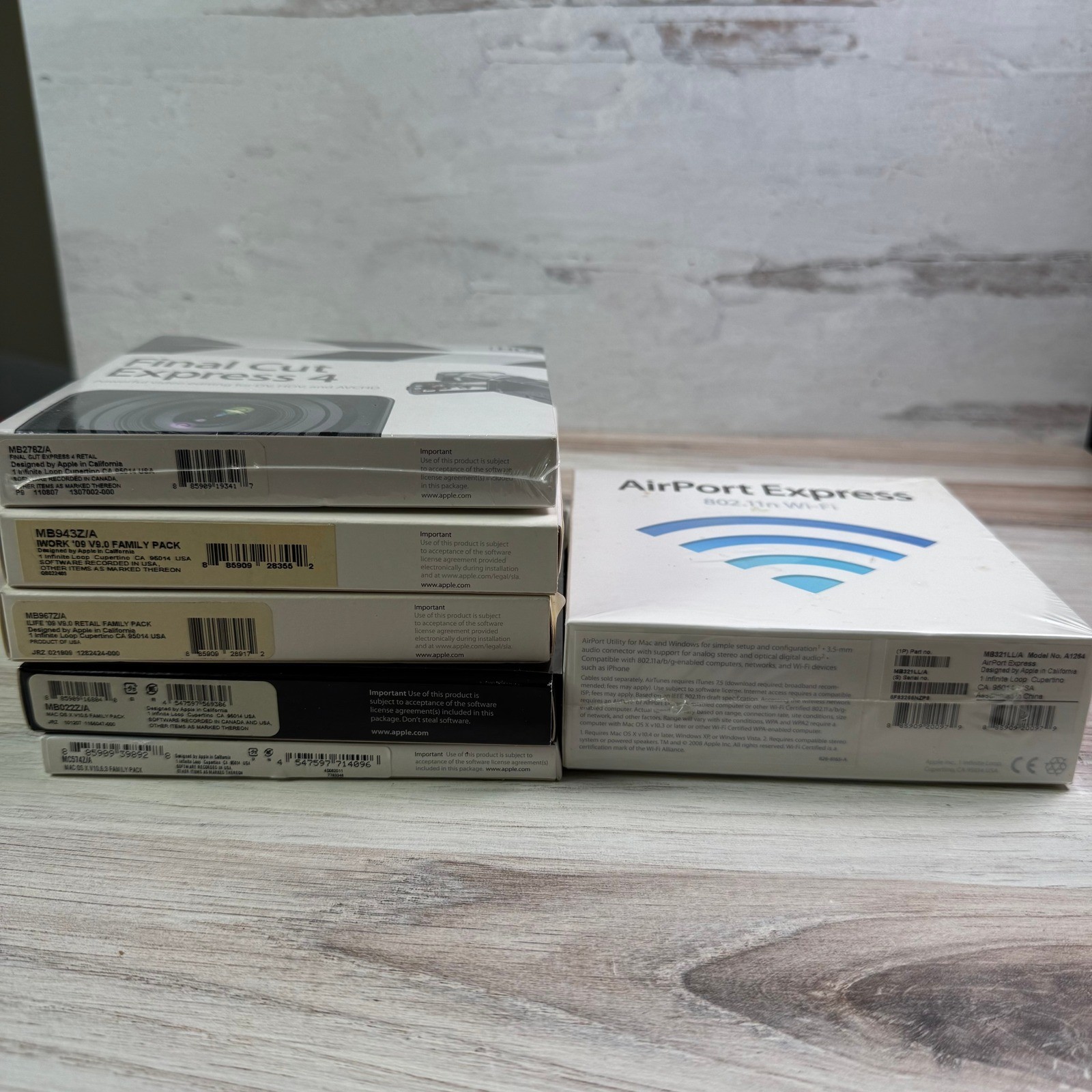Apple AirPort Express A1264 Sealed Mac OS X Snow Leopard iWork iLife Bundle