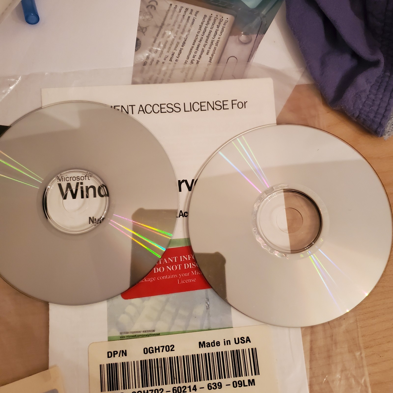 Microsoft Windows Server 2003 R2 OEM Software 2CD SET & Key & 5 CLIENT LICENSE