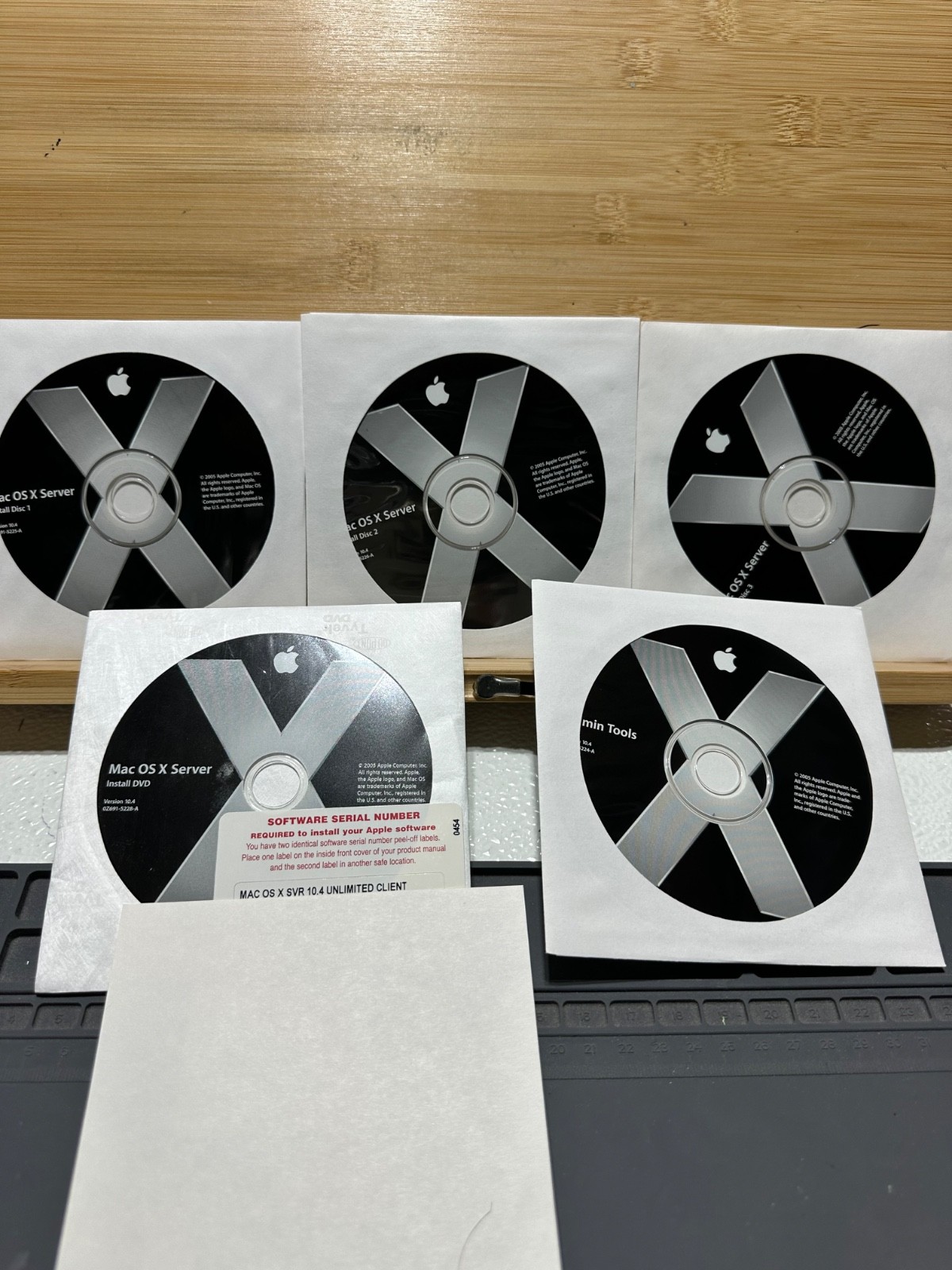Apple Mac OS X Server 10.4 Tiger Unlimited Clients M9768Z/A