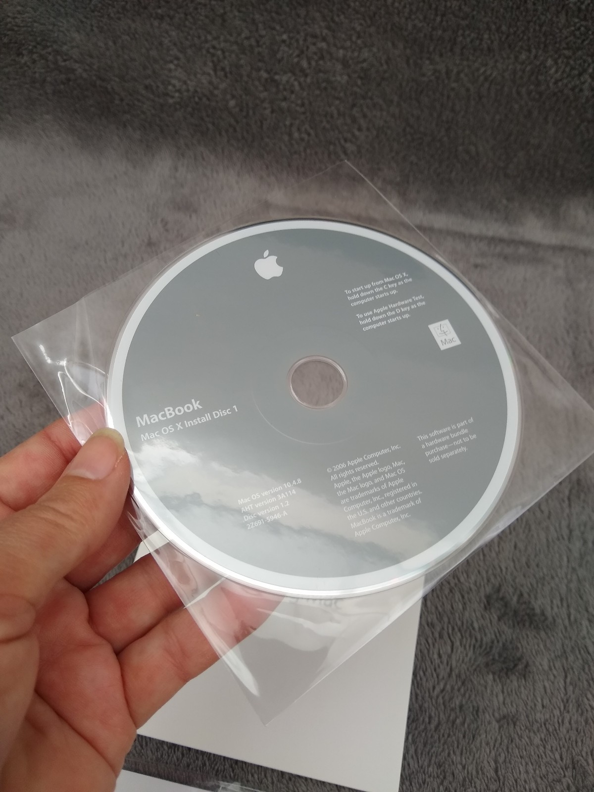 Mac OS X & Application Install Disc 1 & 2 OS 10.4.8 MacBook 2006 Booklet Apple