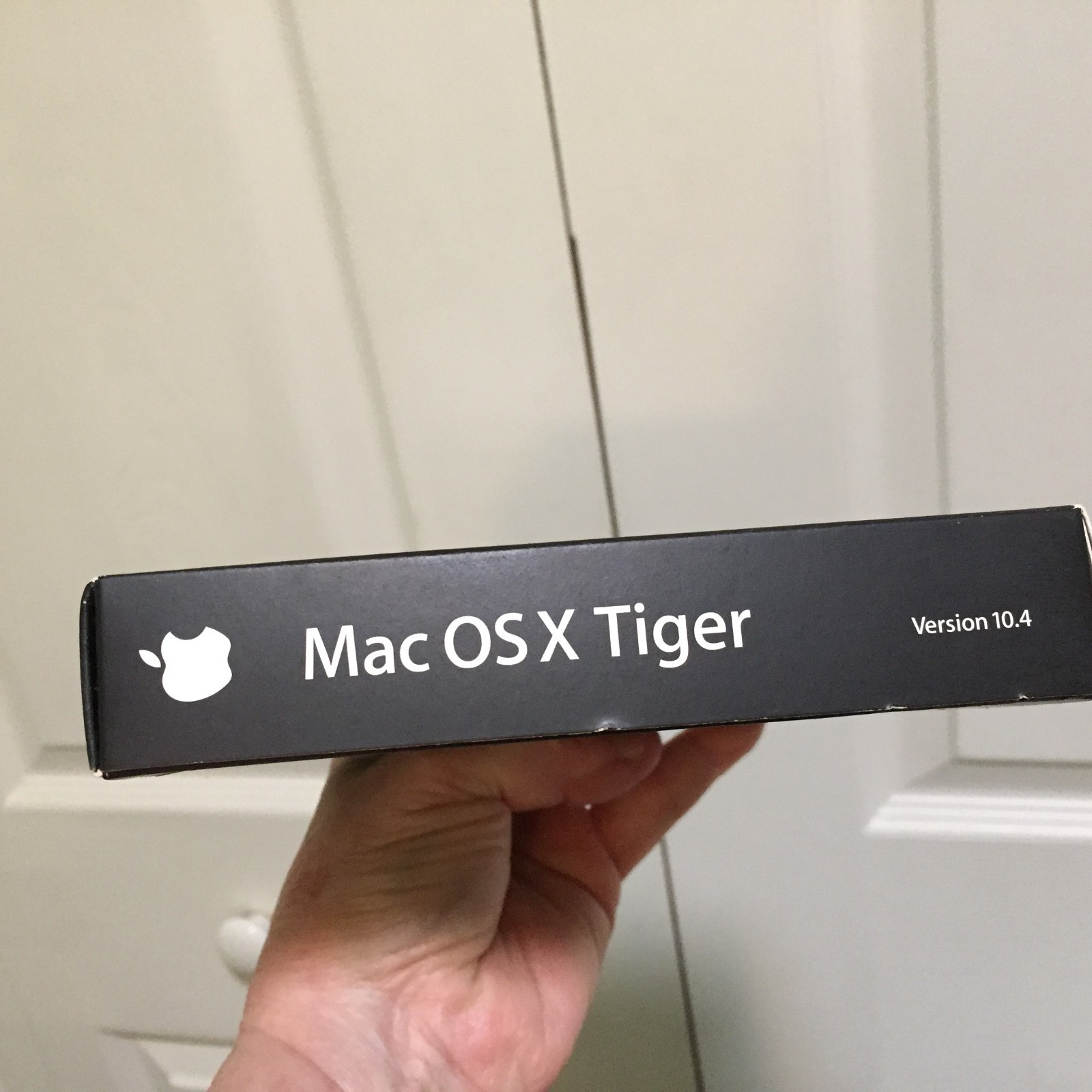 Genuine Apple Mac OS X Tiger 10.4.6 Original Retail Box MA453Z/A New