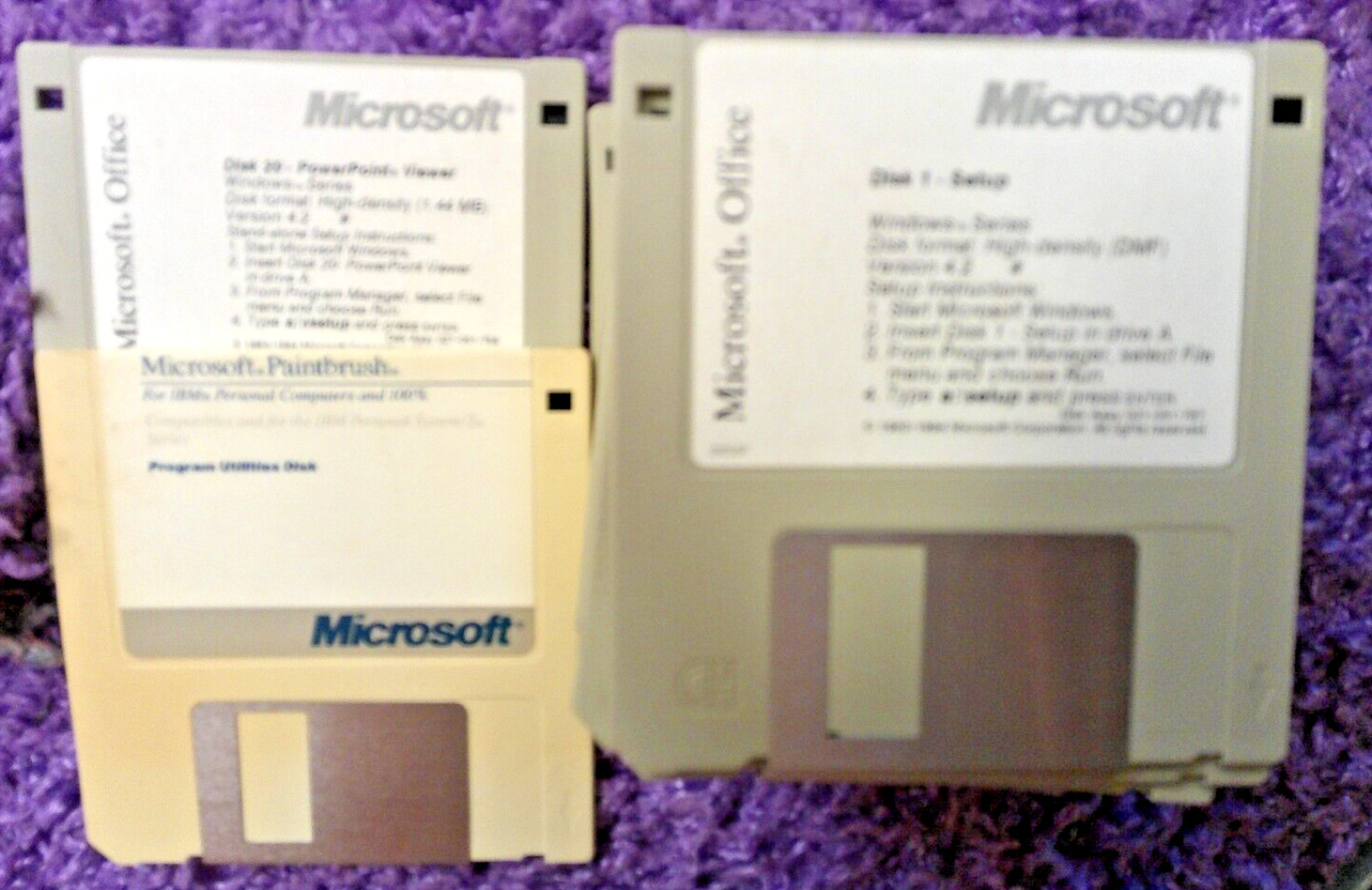 VINTAGE TOTAL OF 35 WITH CASE MICROSOFT OFFICE MS -DOS DISKS (1 PAINTBRUSH DISK)