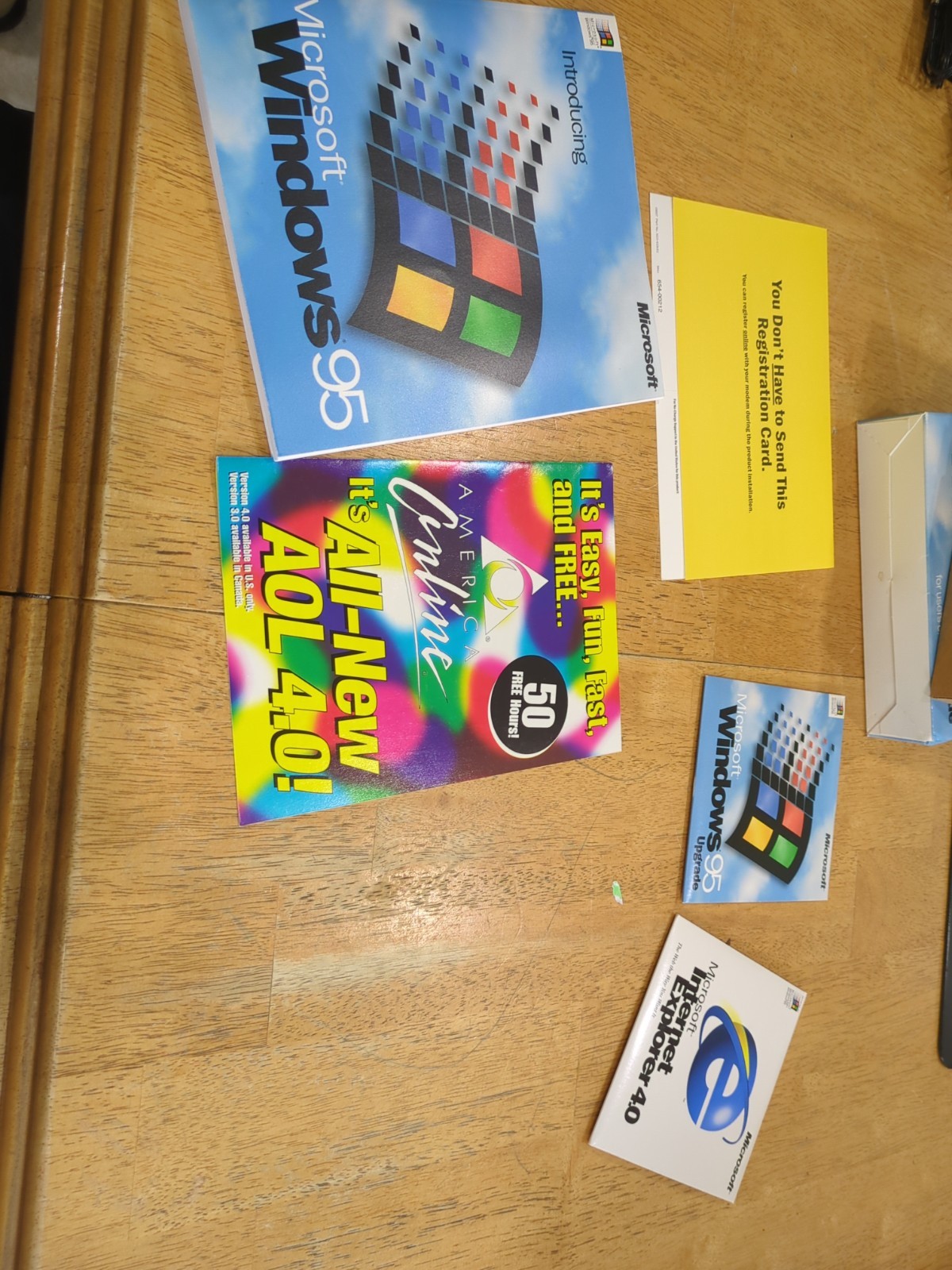 Microsoft Windows 95 Upgrade CD-ROM w/IE 4.0, Keys, Reg. Card In Box