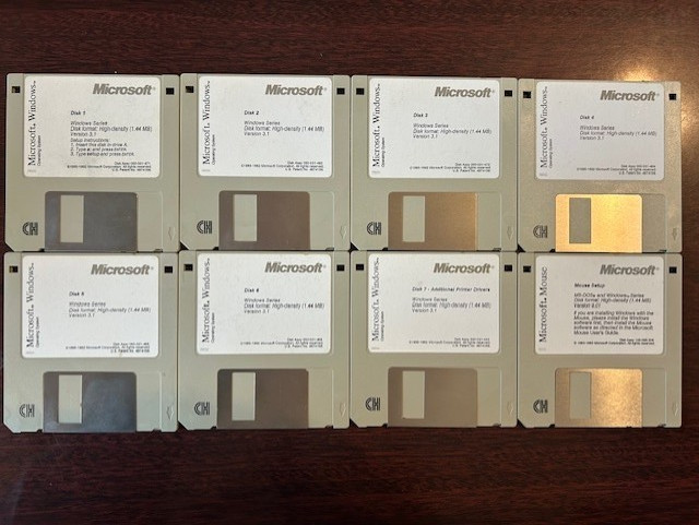 Vintage Original Microsoft Windows 3.1 – 3.5″ 1.44MB Floppy Disk install 8 Disks