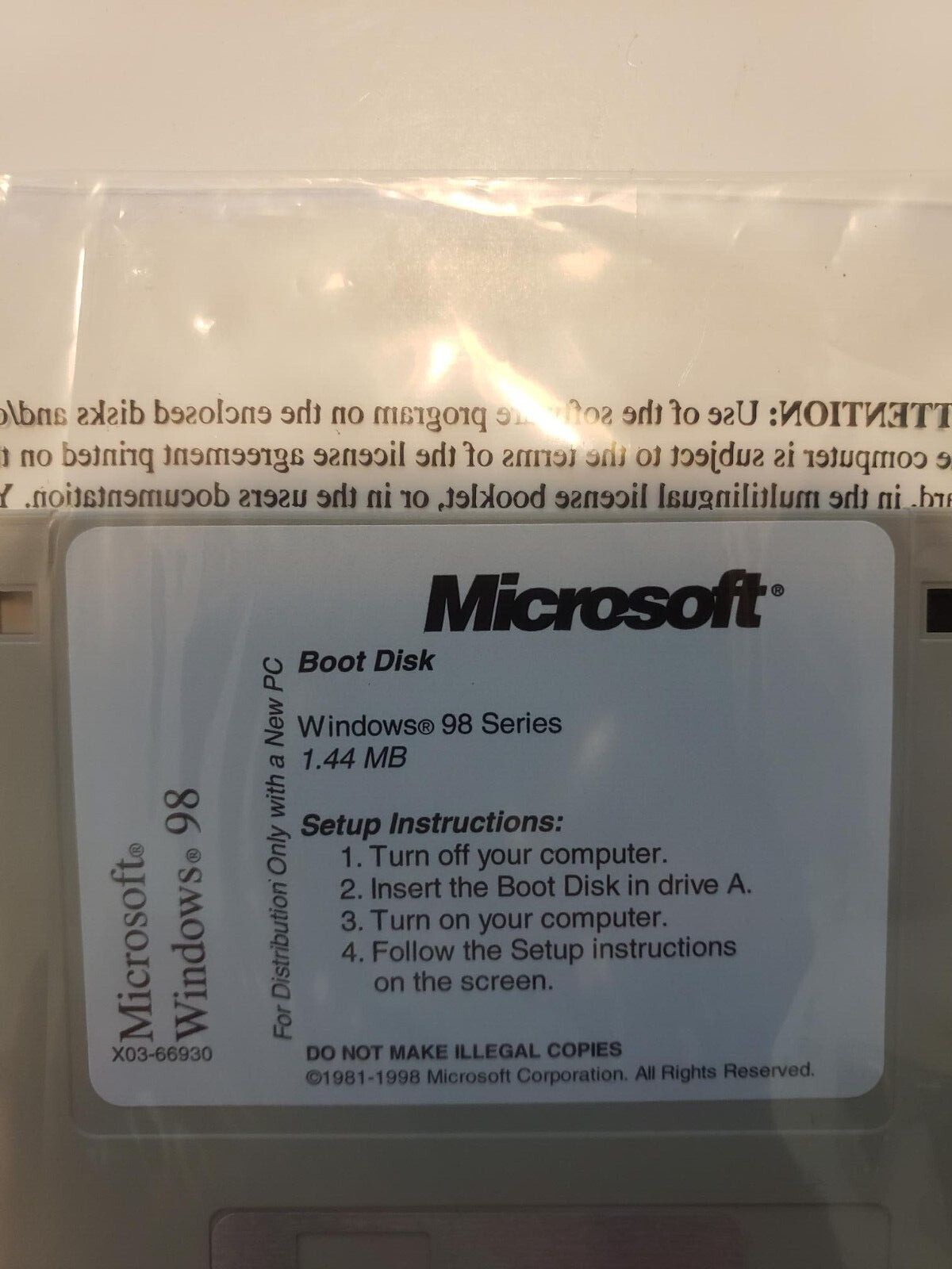 Microsoft/Windows 98/Operating System/Full First Edition w/CD/Floppy 3.5″ & COA 