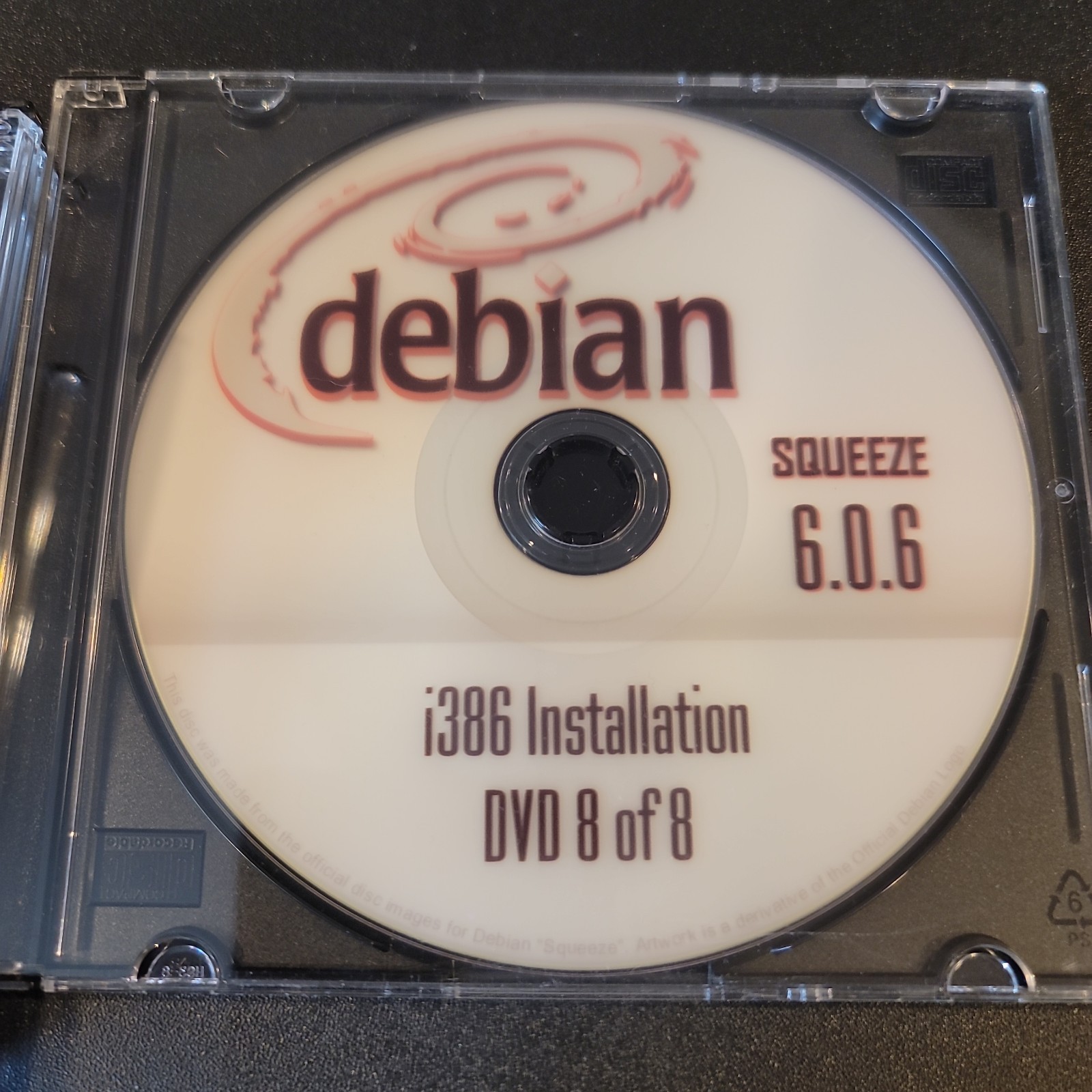 Debian Squeeze 6.0.6 i386 Instalation DVD Discs 8 Total Standalone Linux c2012