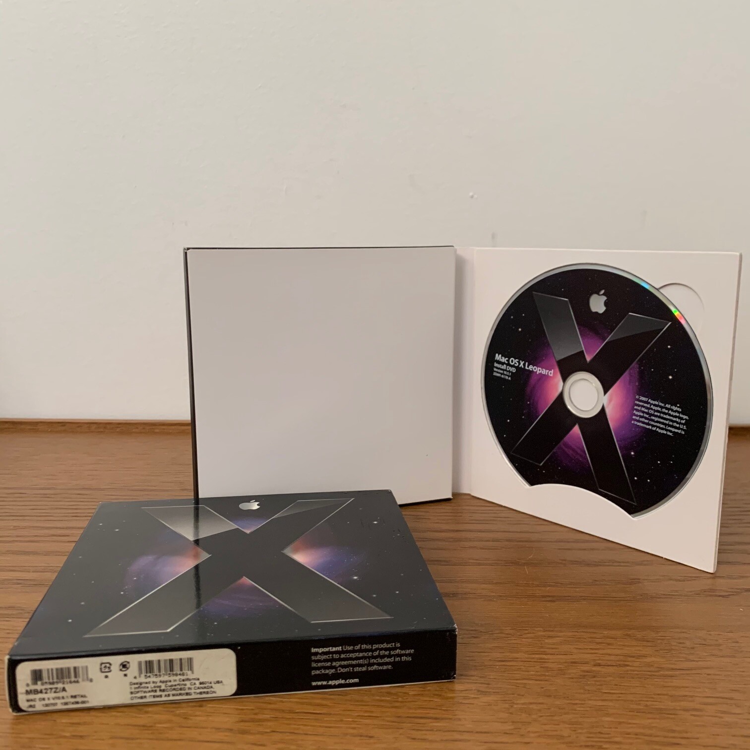 APPLE MAC OS X LEOPARD VERSION 10.5.1  RETAIL INSTALL DVD WITH MANUAL (MB427Z/A)