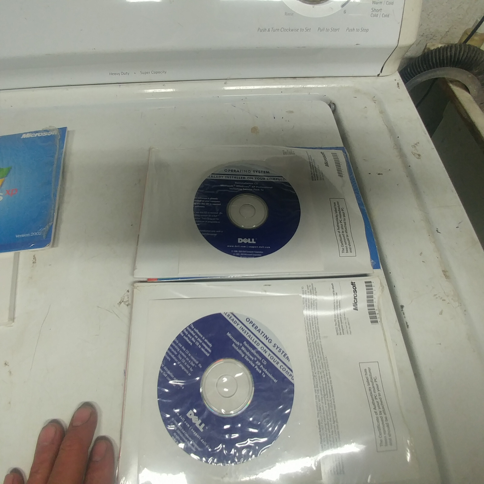Dell reinstallation CD Microsoft Windows, XP Pro SPK2 w Roxio Creator Buss HD