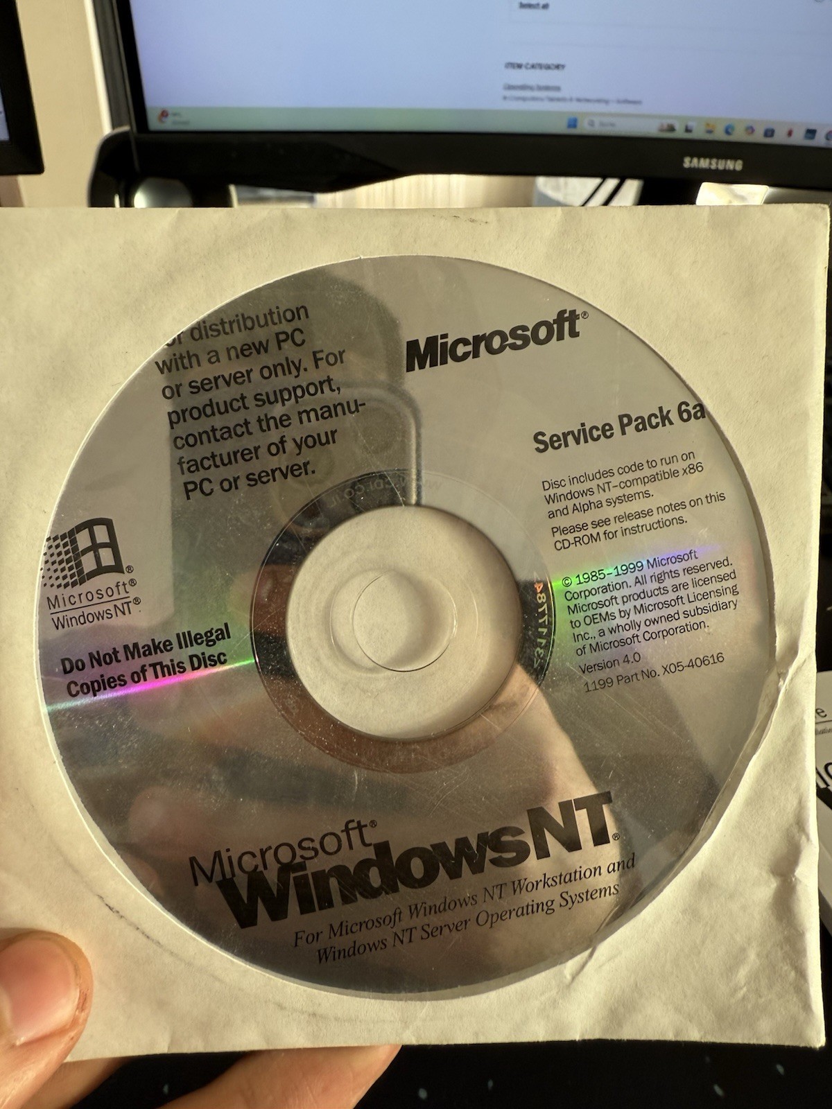 Windows NT Server 4.0 Build 1096 Part No. X05-36337 / Beta 1 / Holo CD Edition