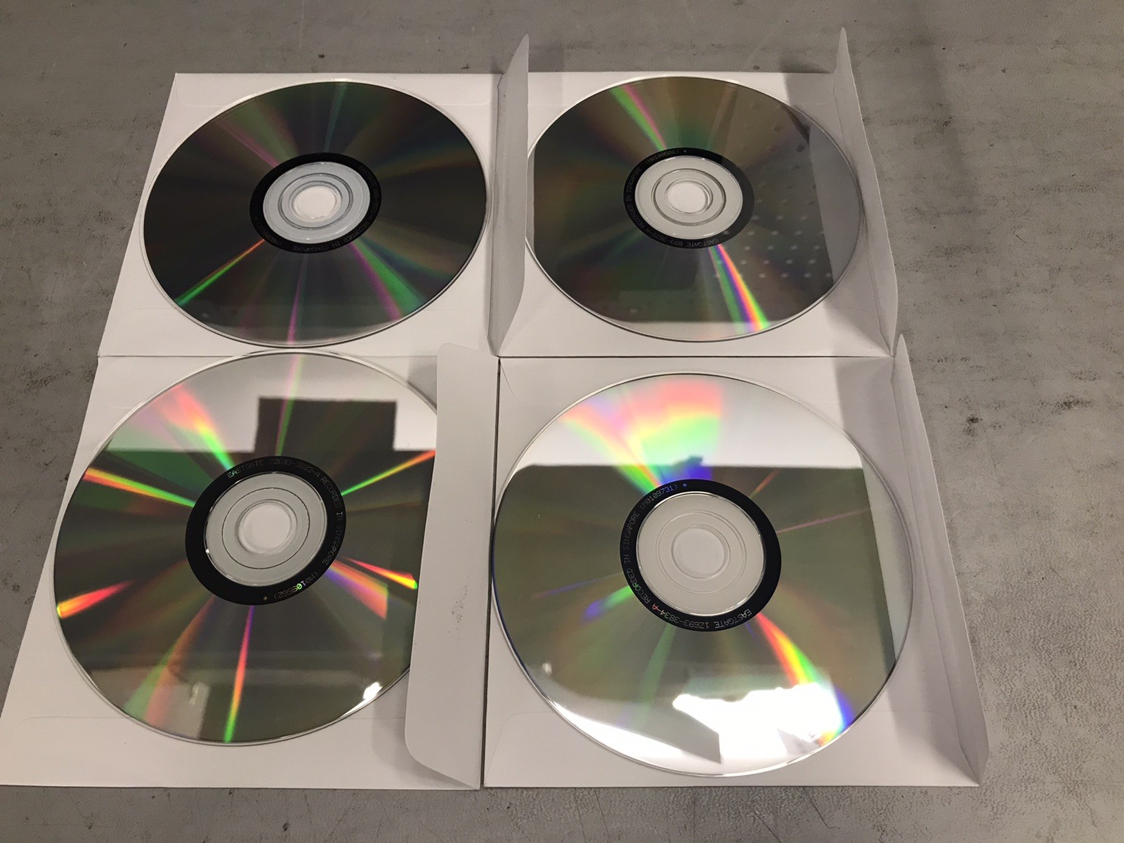 Lot Of 4 Assorted Apple MacOS CDs – iPhoto, OSX Install, OSX Apps, World Book