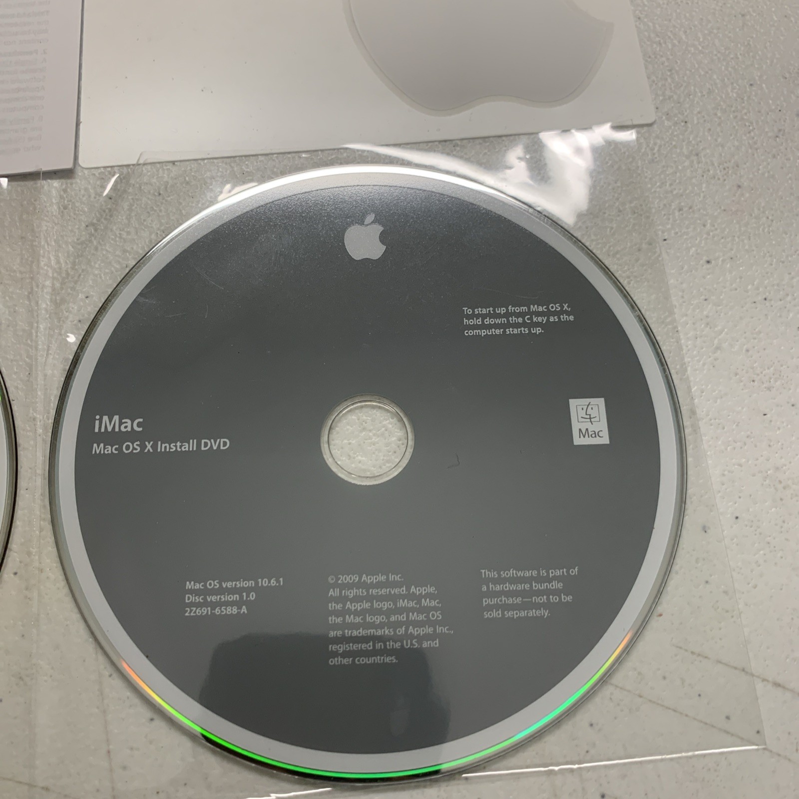 Apple iMac OS x 10.6.1 Everything Else Install Disc Install Discs & Manual