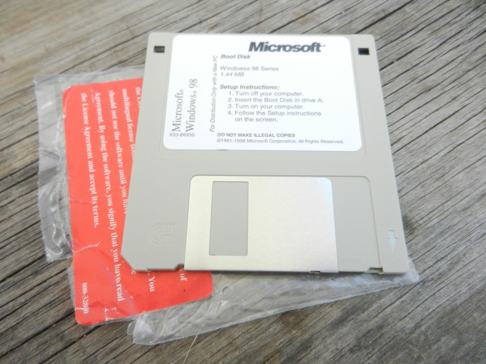 Microsoft Windows 98 – X03-66930 Boot Disk – 3.5″ Floppy Disk