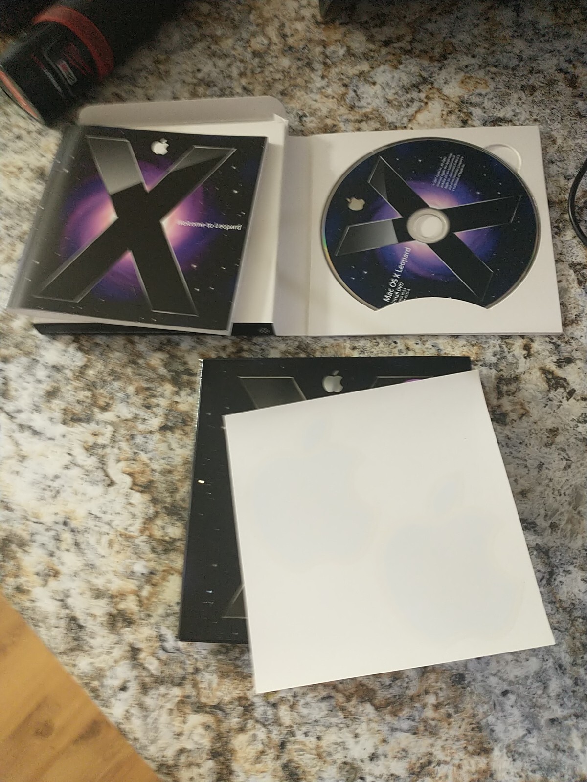 Apple Mac OSX 10.5.4 Leopard Retail Pack P/N: MB576Z/A