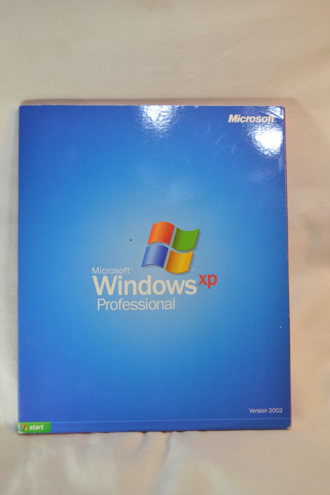 Microsoft Windows XP Professional Upgrade Version 2002 SP2 w/ Product Key