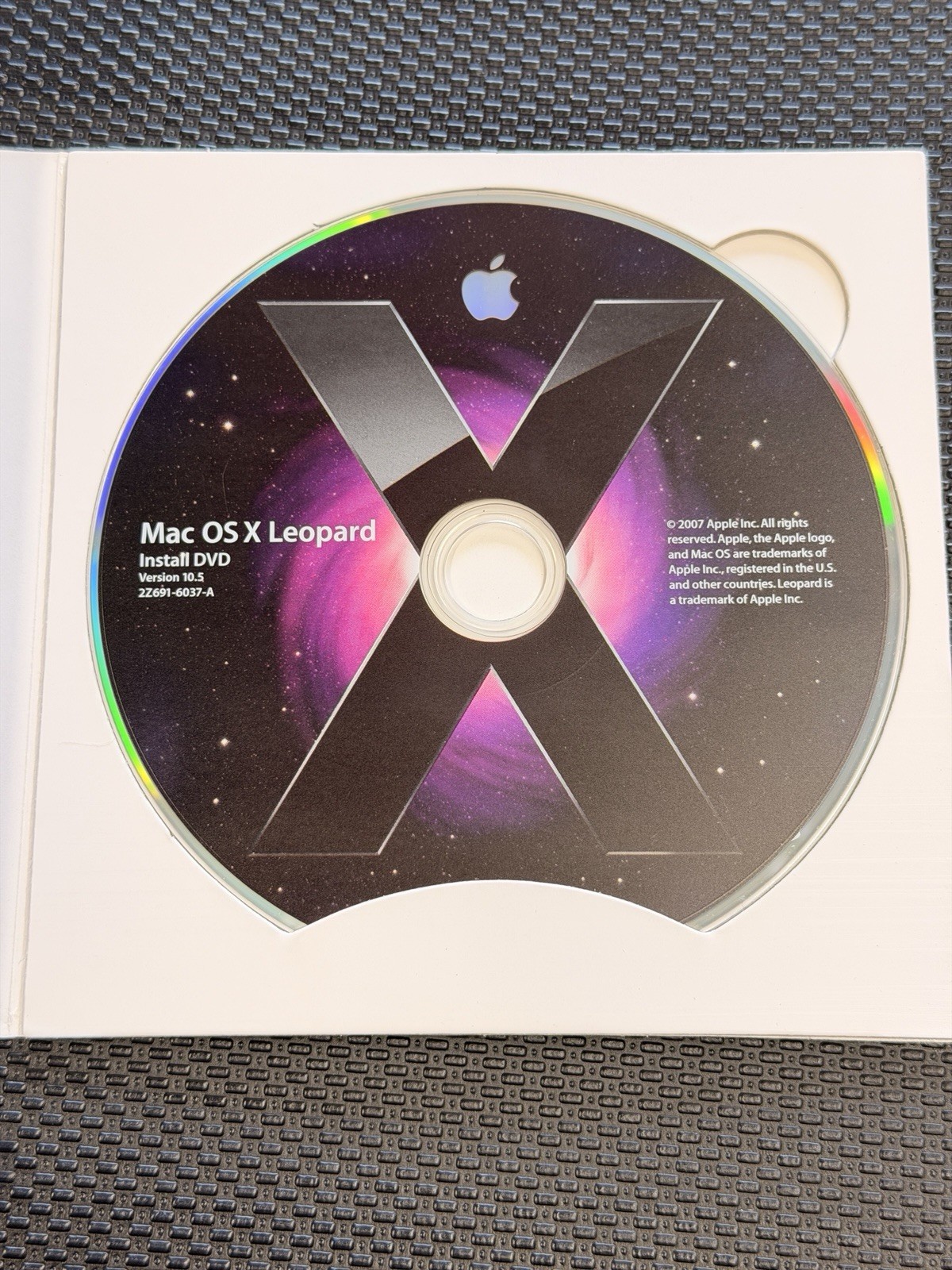 Apple Mac OS X Leopard 10.5 Retail Box Complete with Manual & Apple Stickers