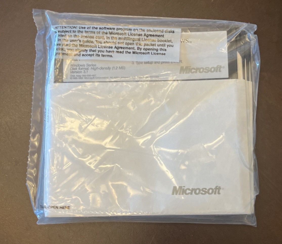 Microsoft Windows 3.1 On 6 3.5″ Floppy Disks With User’s Guide Manual