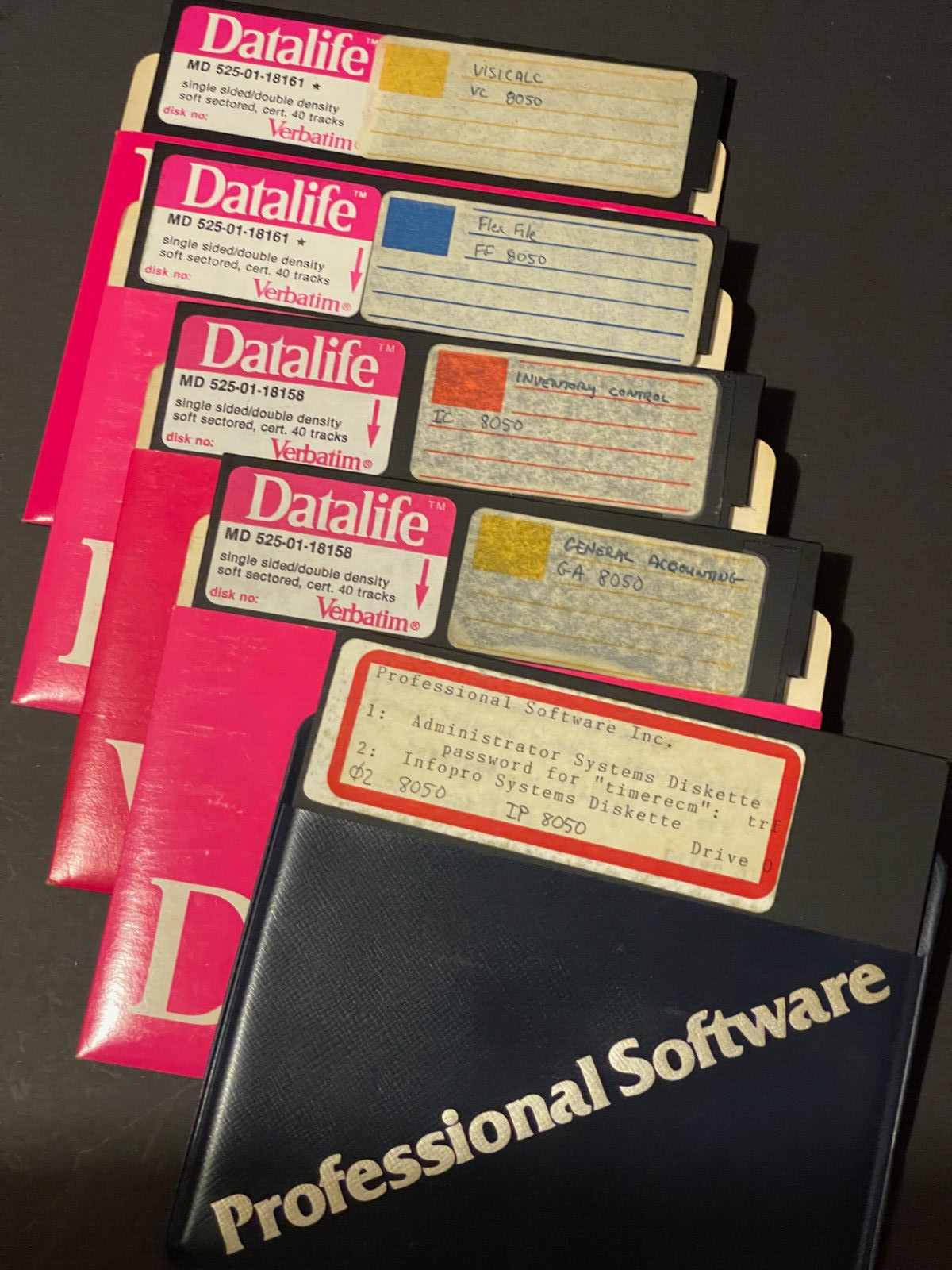 CLASSIC VINTAGE „DISK BANK” C64 SOFTWARE TITLES & 5.25″ DISKETTES 20 W/DATA RARE
