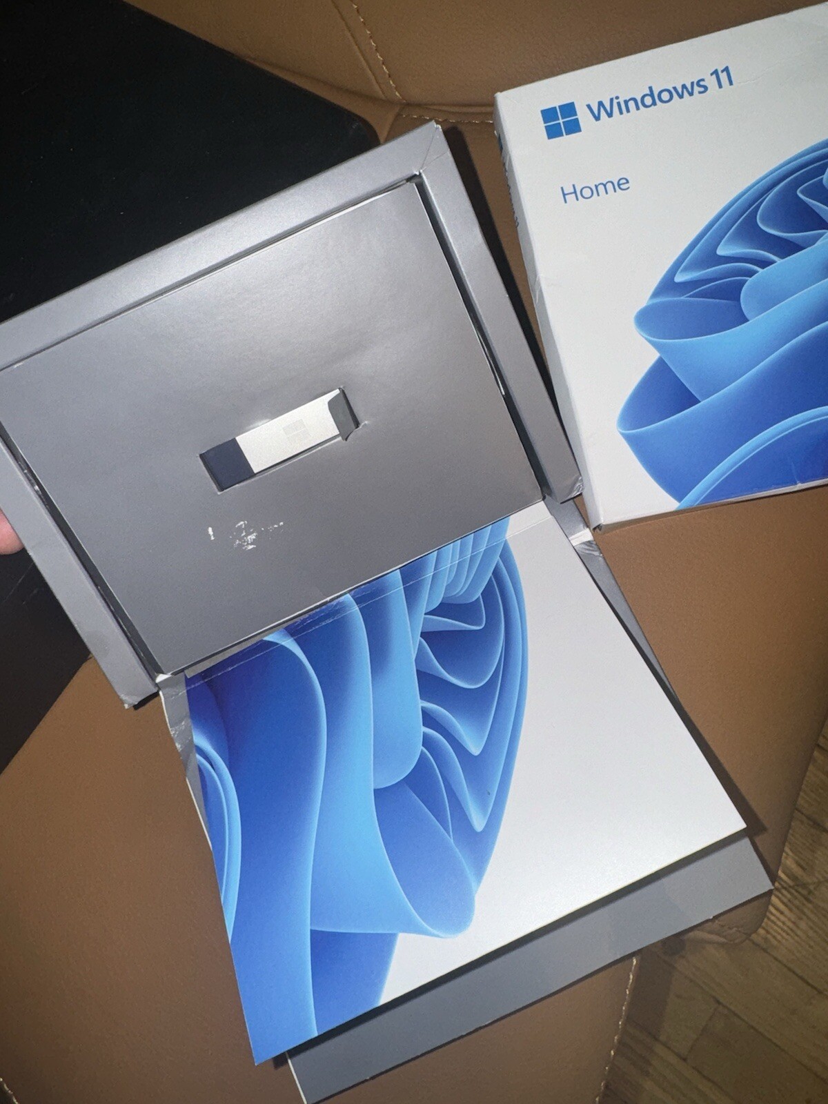 Microsoft Windows 11 Home USB Flash Drive Hardware Software Retail Box