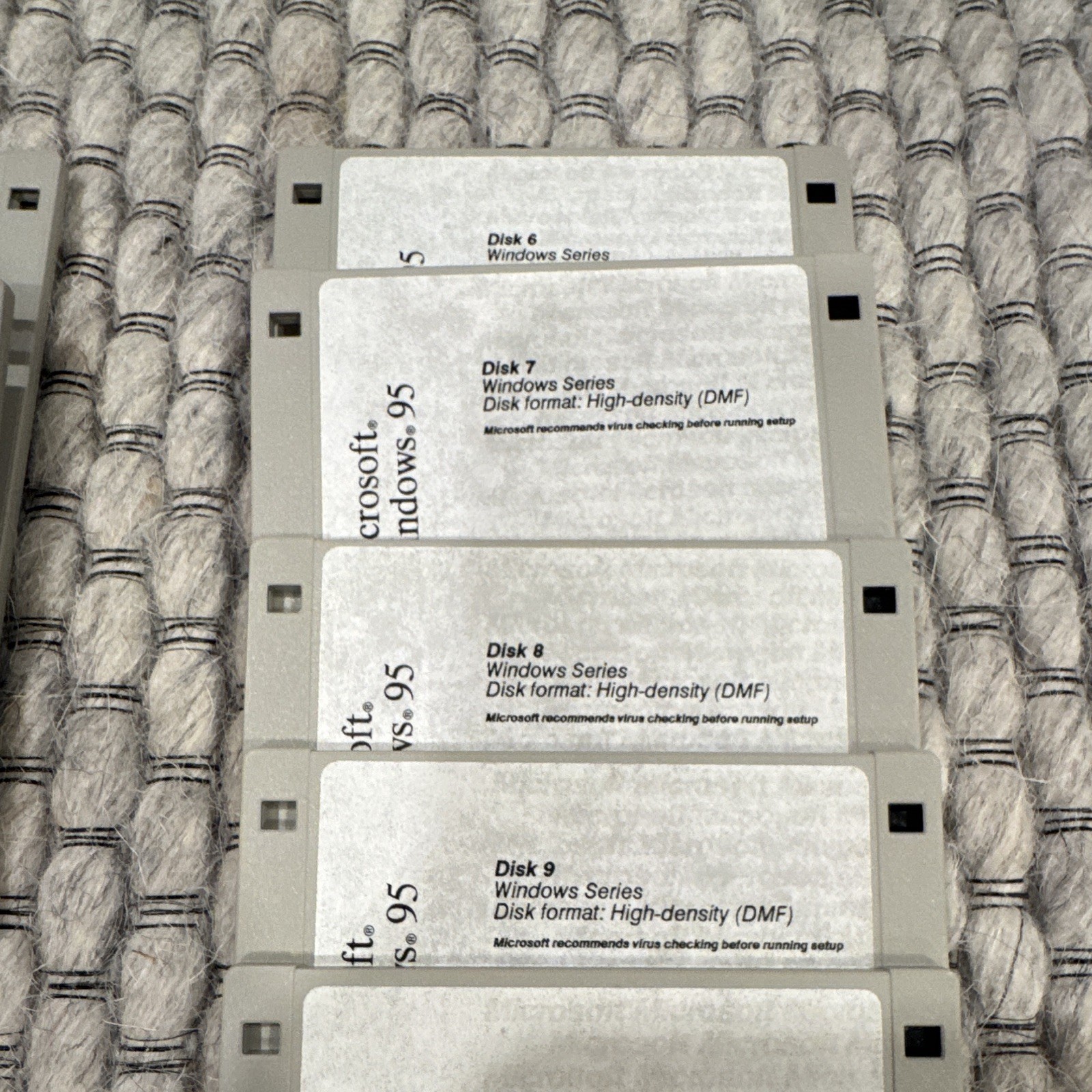 Microsoft Windows 95 Upgrade Operating System 3.5″ Floppy Disk Set English
