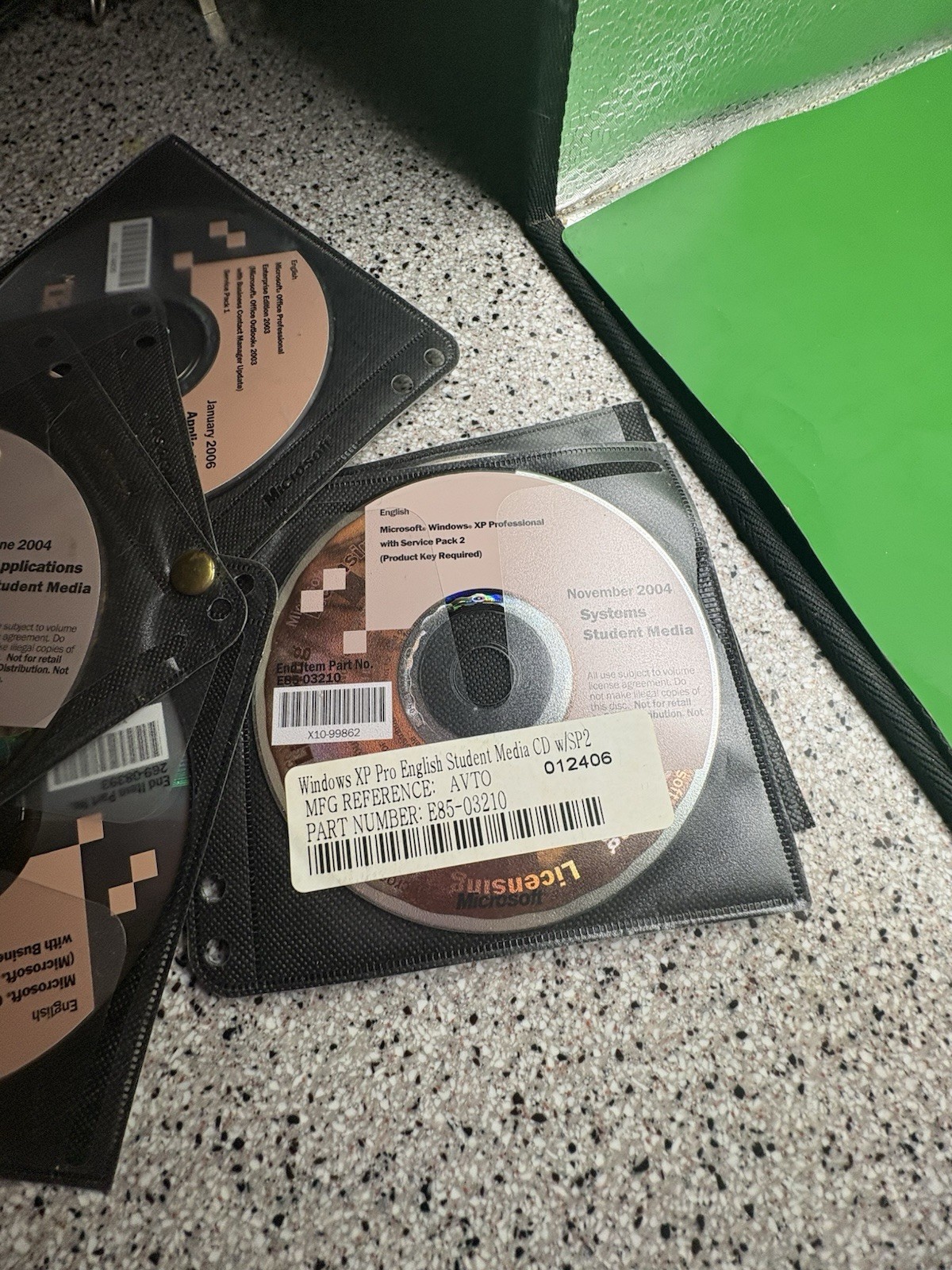 Microsoft Cds 2004 Office Outlook . 6 Cds