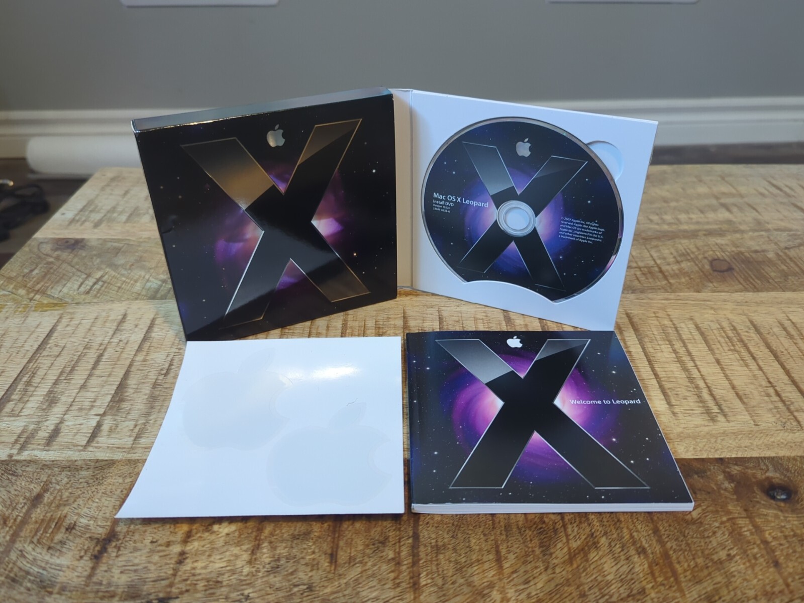 Apple Mac OSX Leopard DVD Version 10.5.4 2Z691-6232-A / MB576Z/A – 100% Complete
