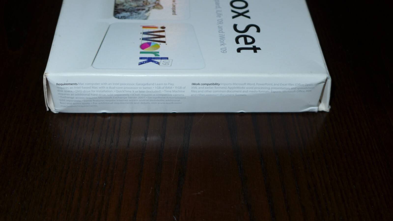 Apple Mac Box Set Includes Mac OS X Snow Leopard iLife 09 iWork 09 MC209Z/A 