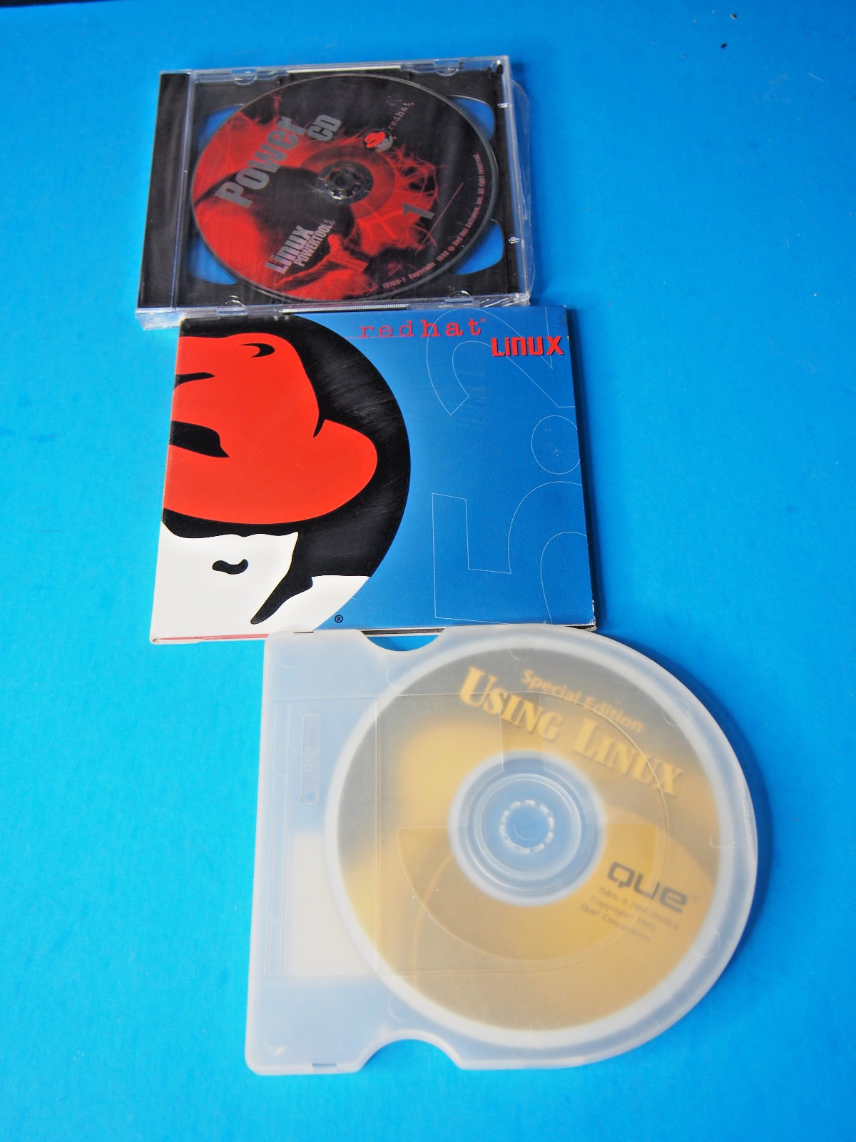 The Complete Redhat Linux 5.1 Operating System – CD-ROMs /Powertools / Using QUE