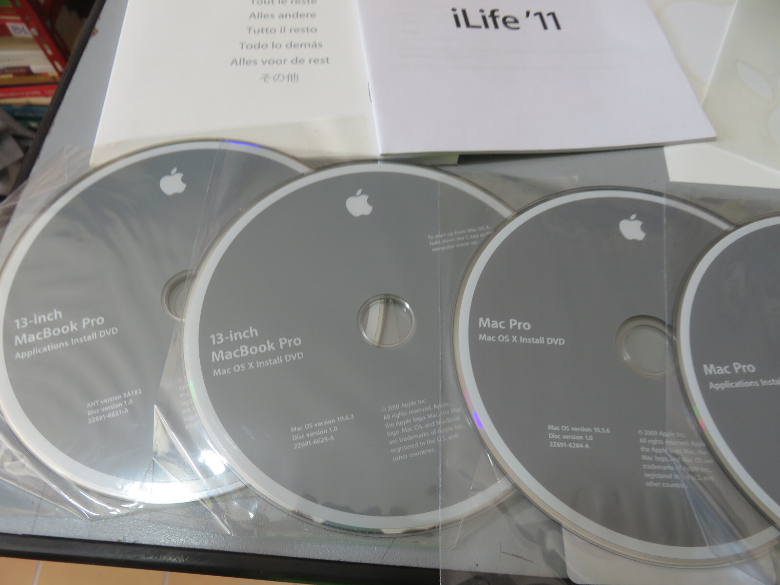 Lotto DVD istallazione libretti panno adesivi mac Pro come da foto ottime cond.