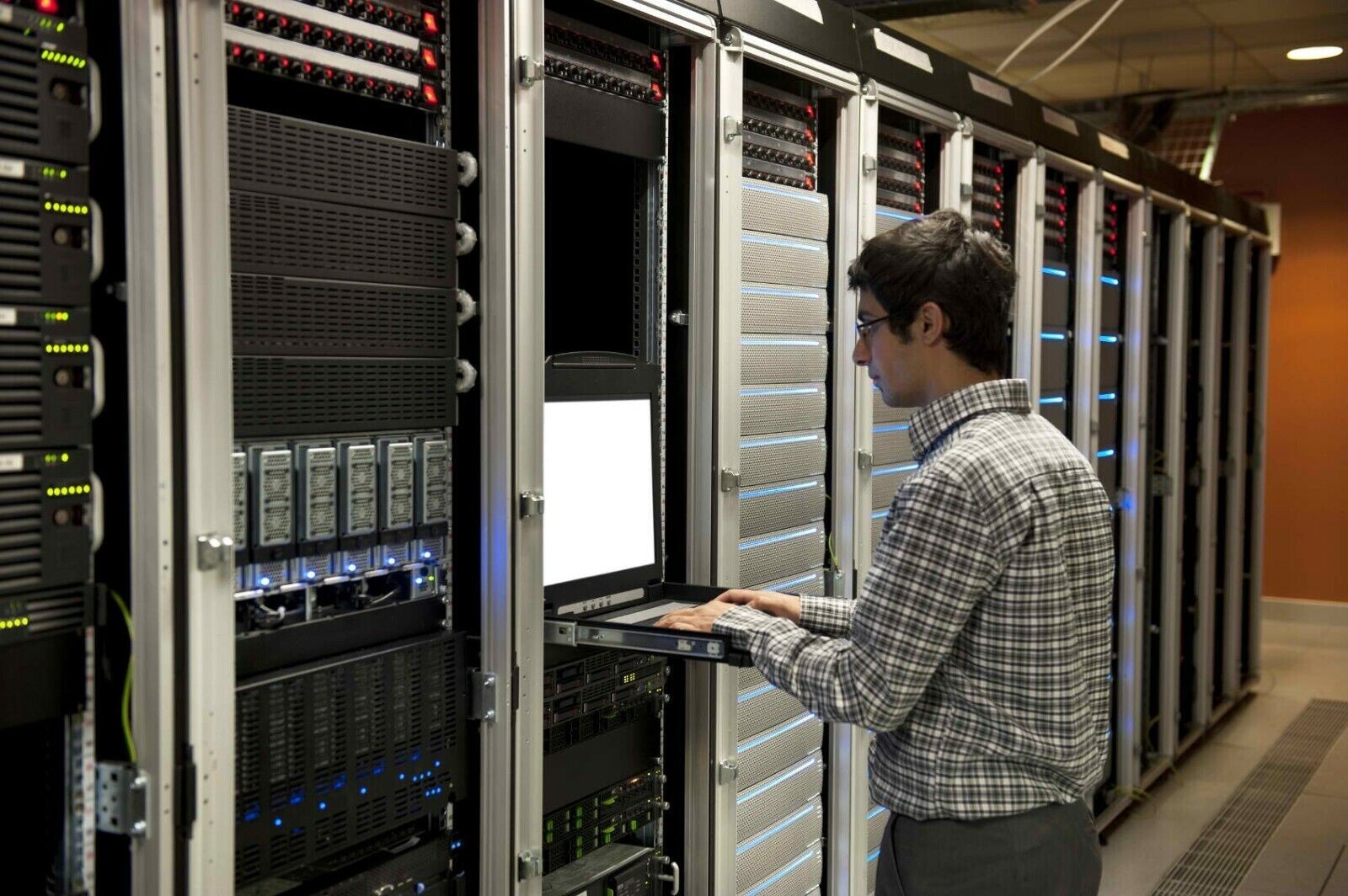 OpenManage Enterprise Advanced PLUS for iDRAC9 (14G or above) 528-CTZF