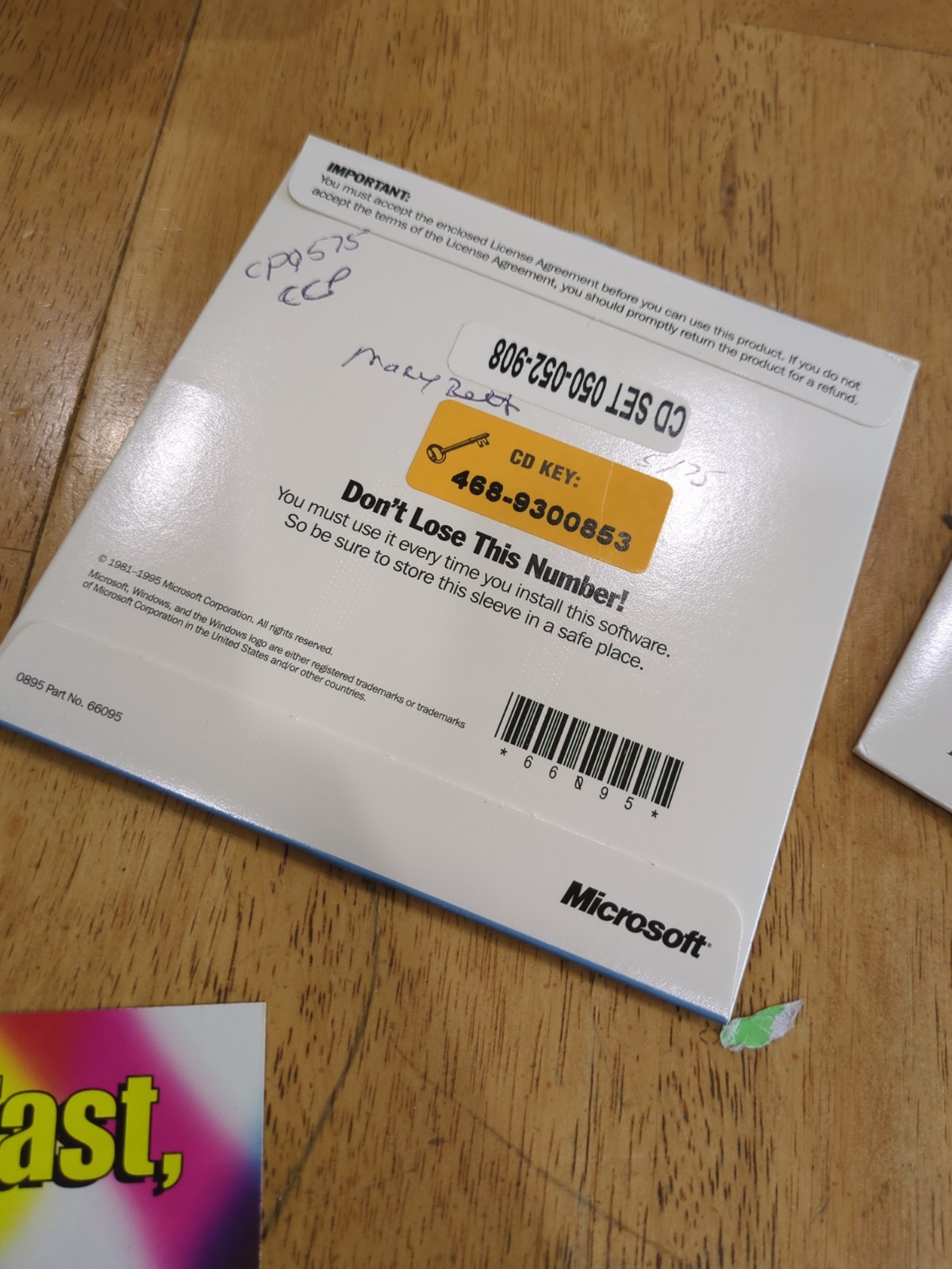 Microsoft Windows 95 Upgrade CD-ROM w/IE 4.0, Keys, Reg. Card In Box
