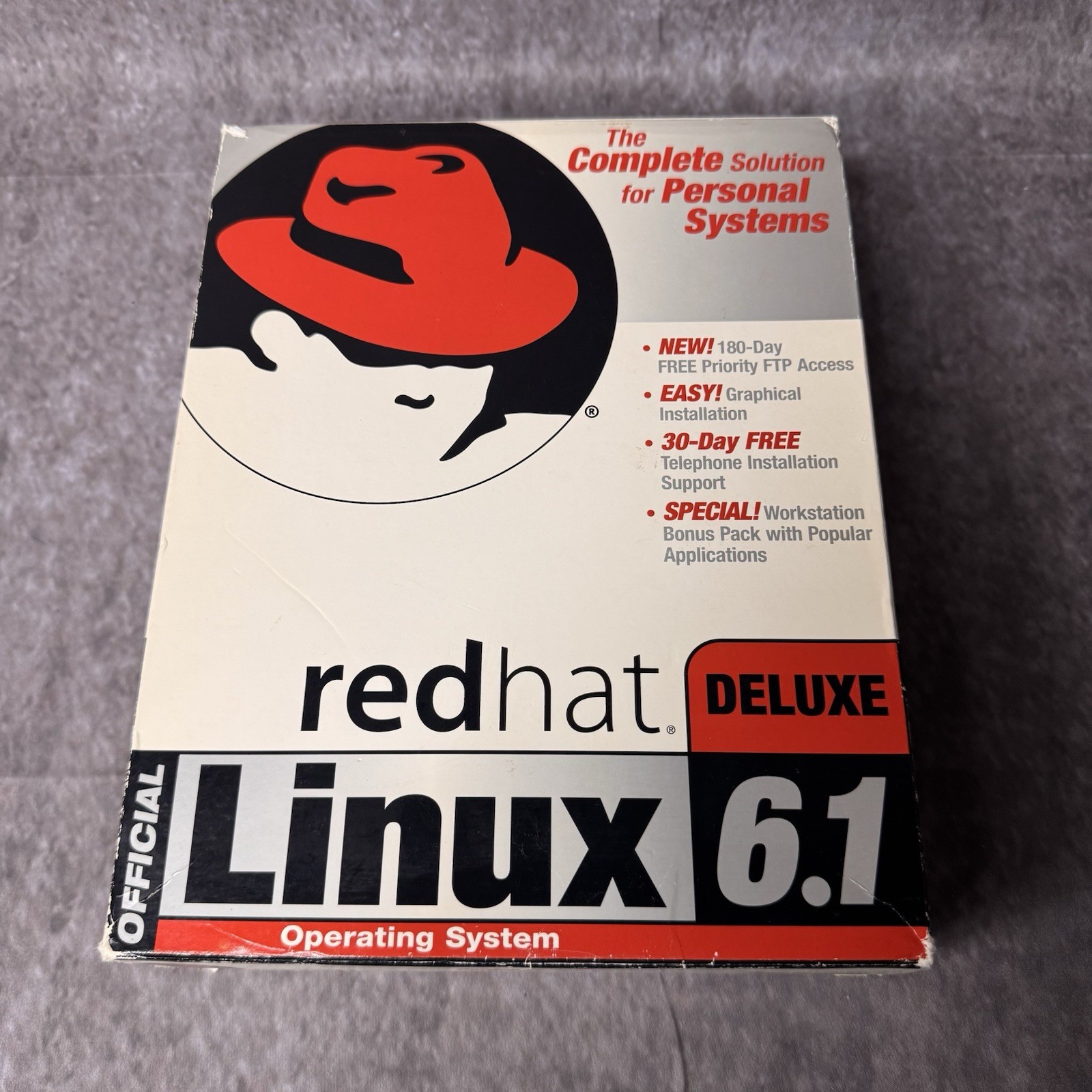 1999 Red Hat Linux 6.1 Boxed Set Complete w/ CDs & Manuals