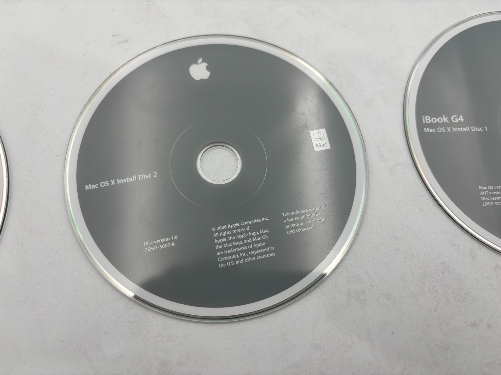 Apple iBook G4 Mac OS X 10.4.4 Install DVD’s 2Z691-5728-A 2Z691-5607-A OS 9 mw
