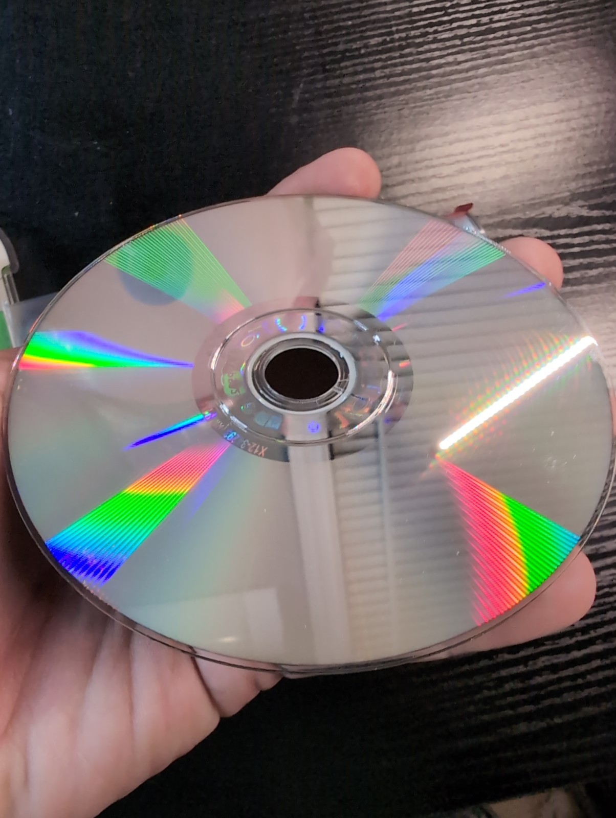 Microsoft Windows Vista Home Premium Upgrade DVD w/ Product Key Cracked Disc