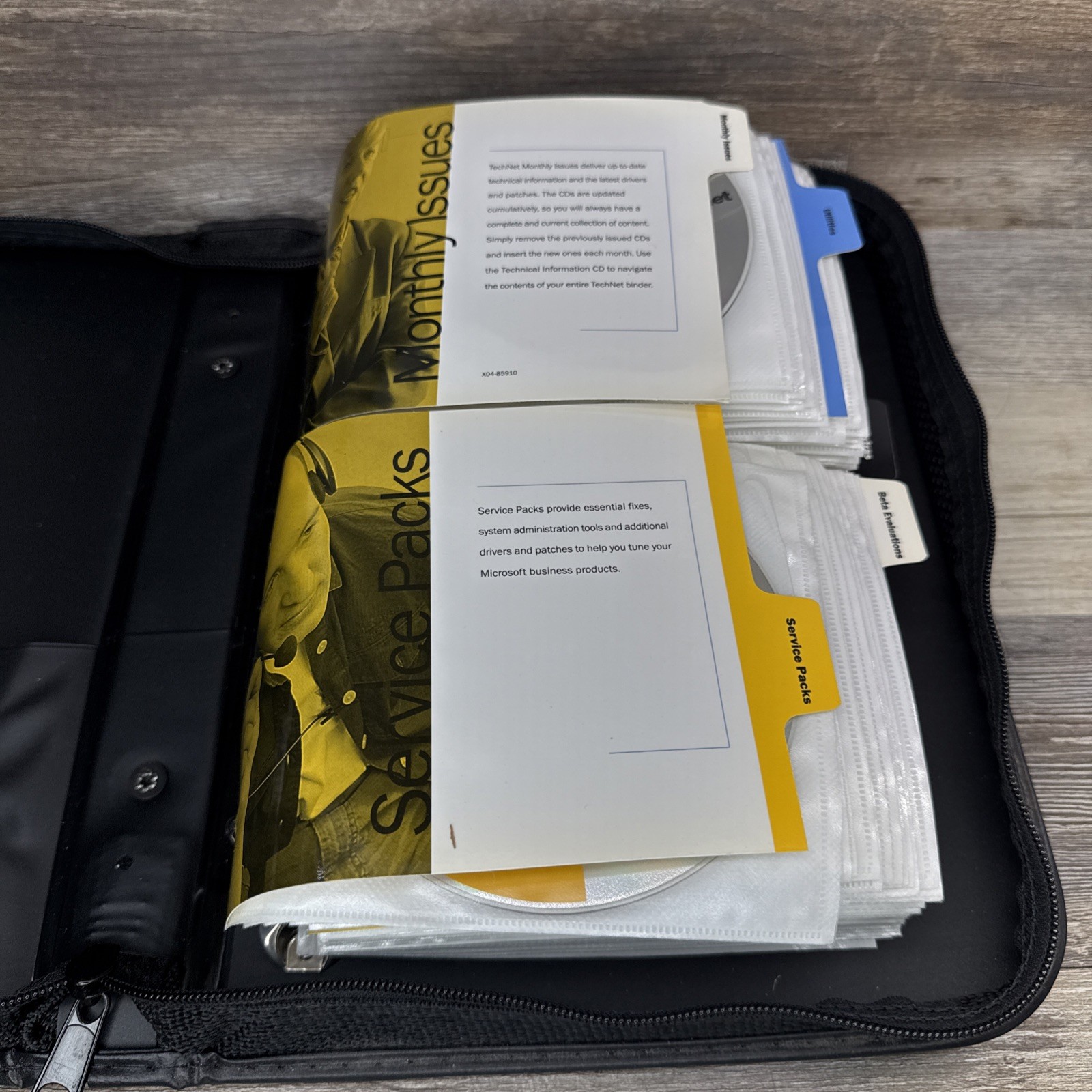Microsoft TechNet Plus CD Subscription Binder 92 discs 1999-2000 Compete Sets