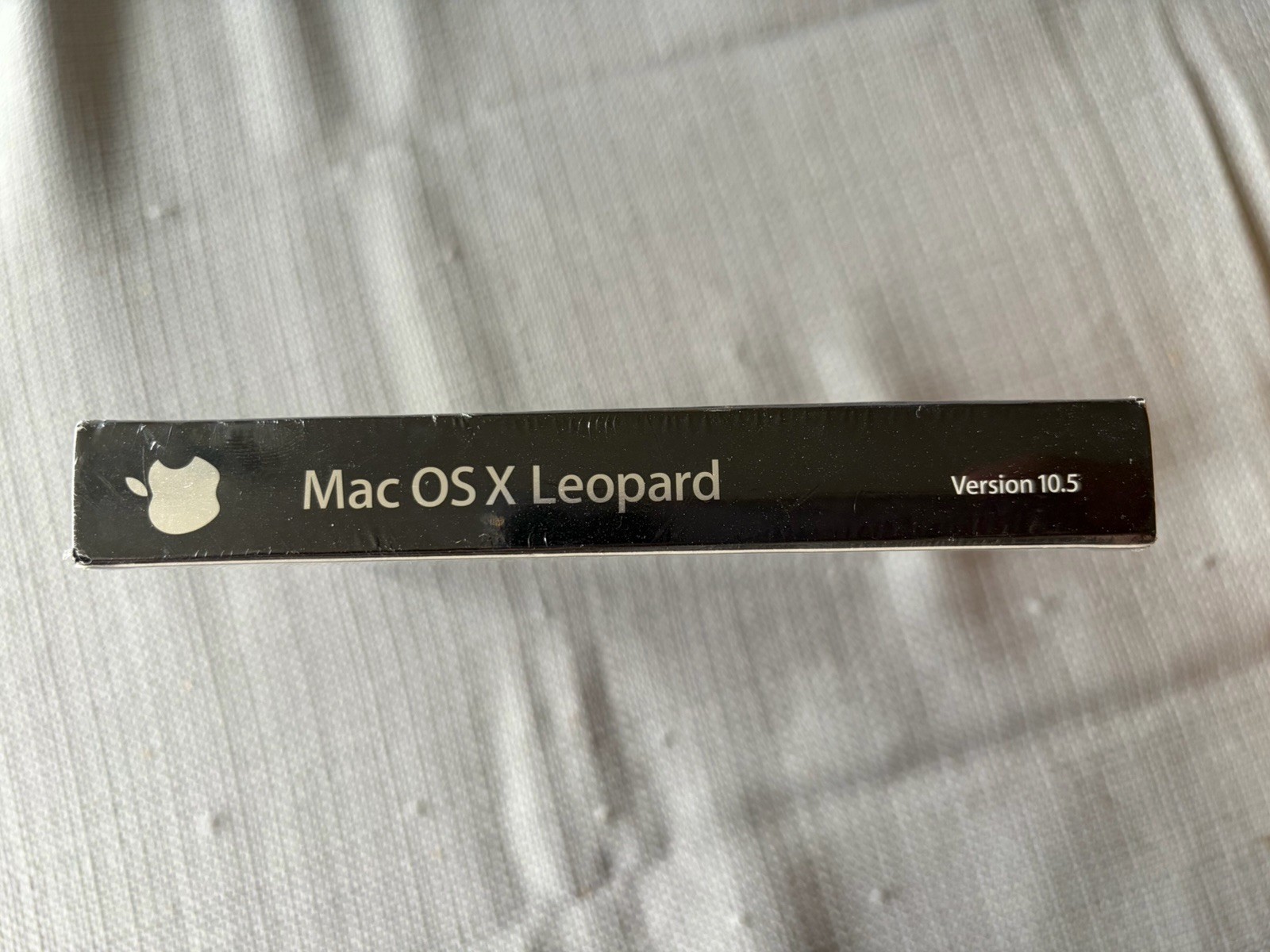 Mac OSX Snow Leopard DVD Complete Set Lot of 2-New