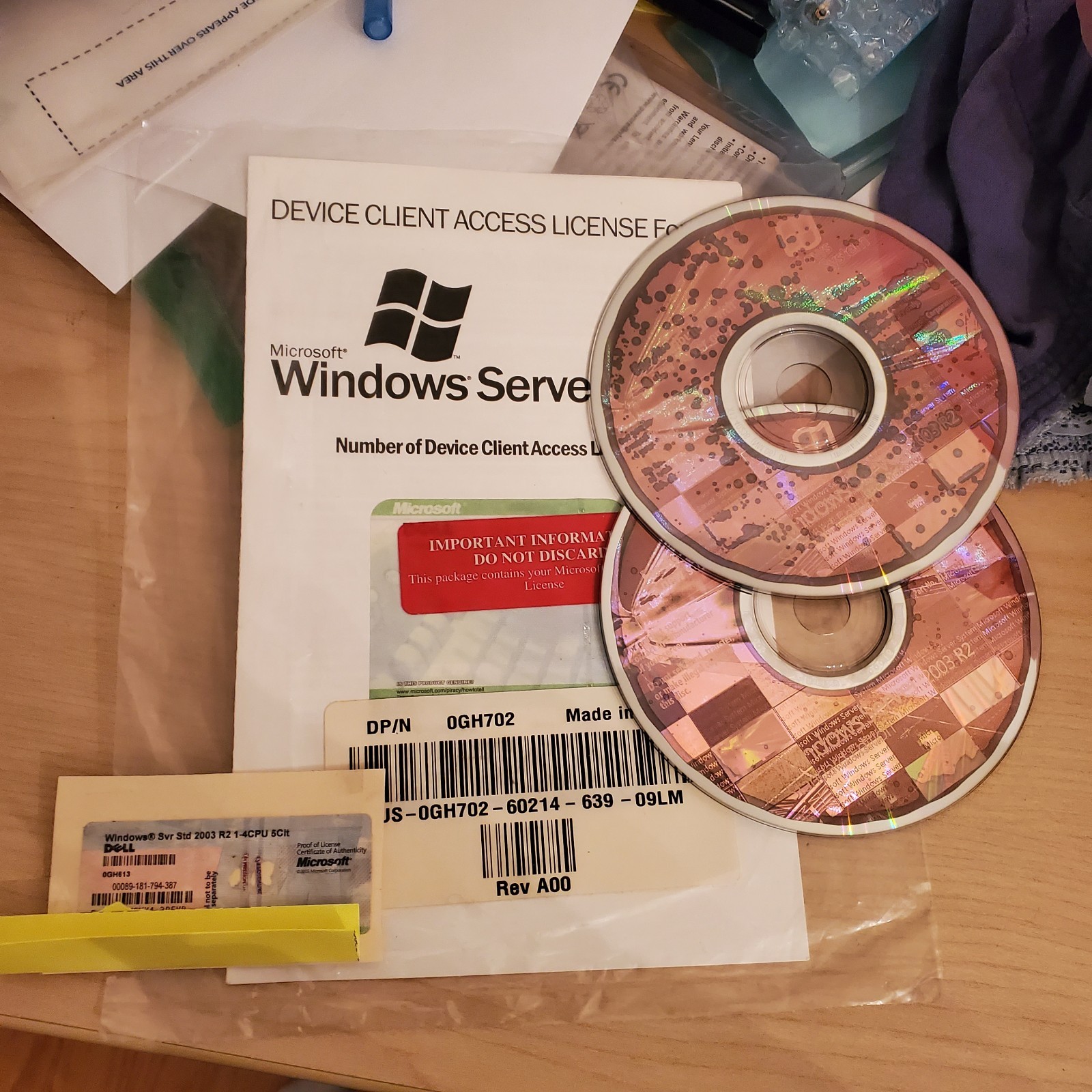 Microsoft Windows Server 2003 R2 OEM Software 2CD SET & Key & 5 CLIENT LICENSE