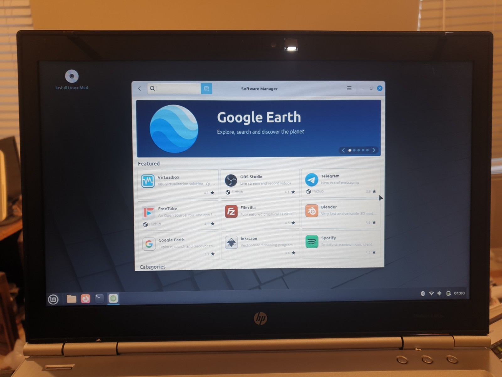 Linux Mint Cinnamon V22.3, 64-bit, Bootable Live and Install USB Flash Drive