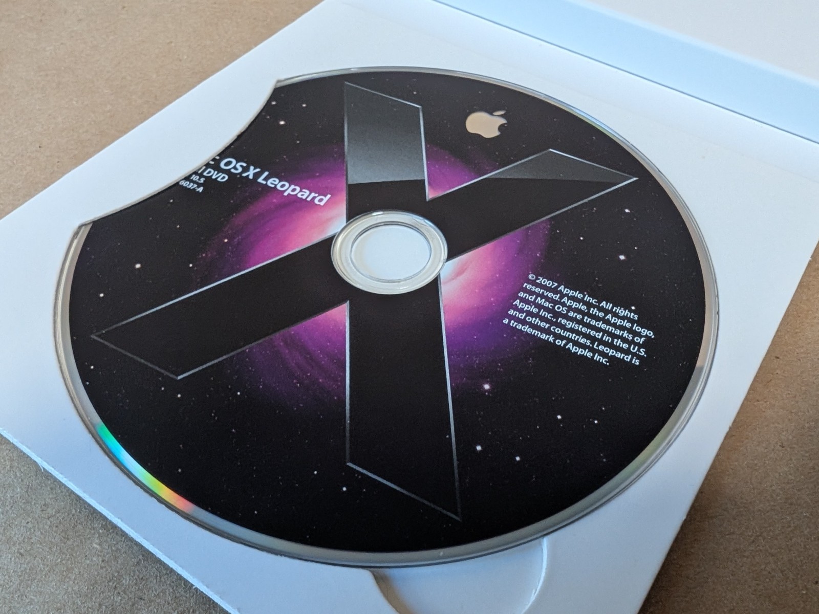 Apple Mac OS X Leopard version 10.5 w/Manual