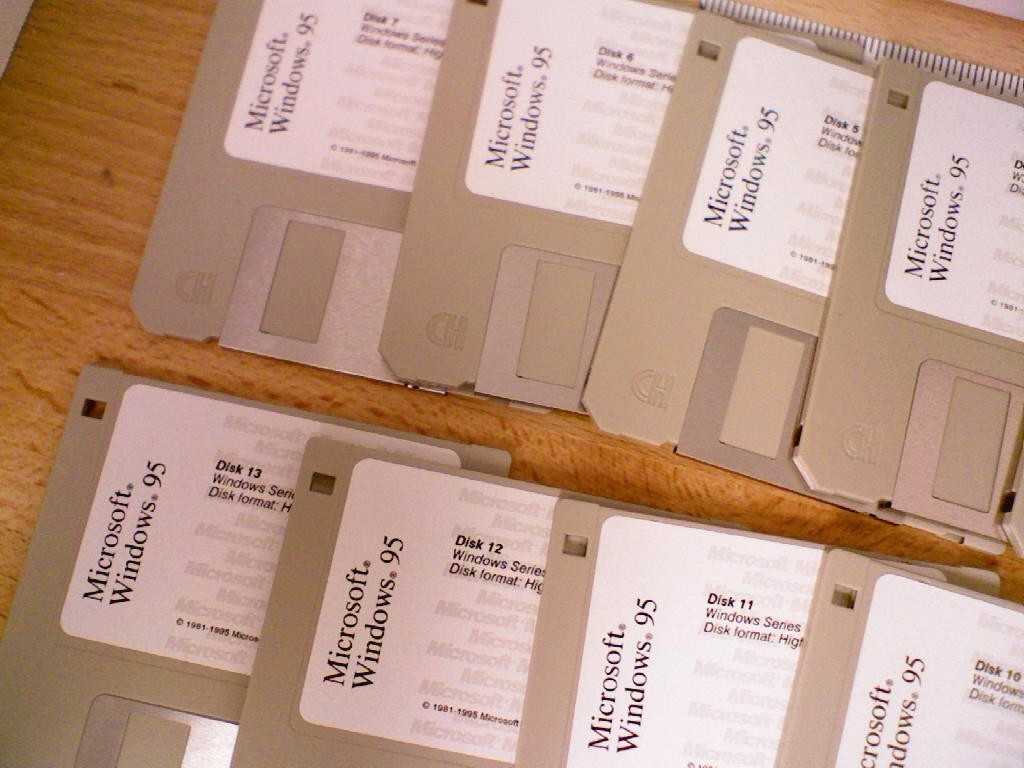 Full Version Microsoft Windows 95 OS 3.5″ Floppy MS-DOS PCs 1995 USA HTF