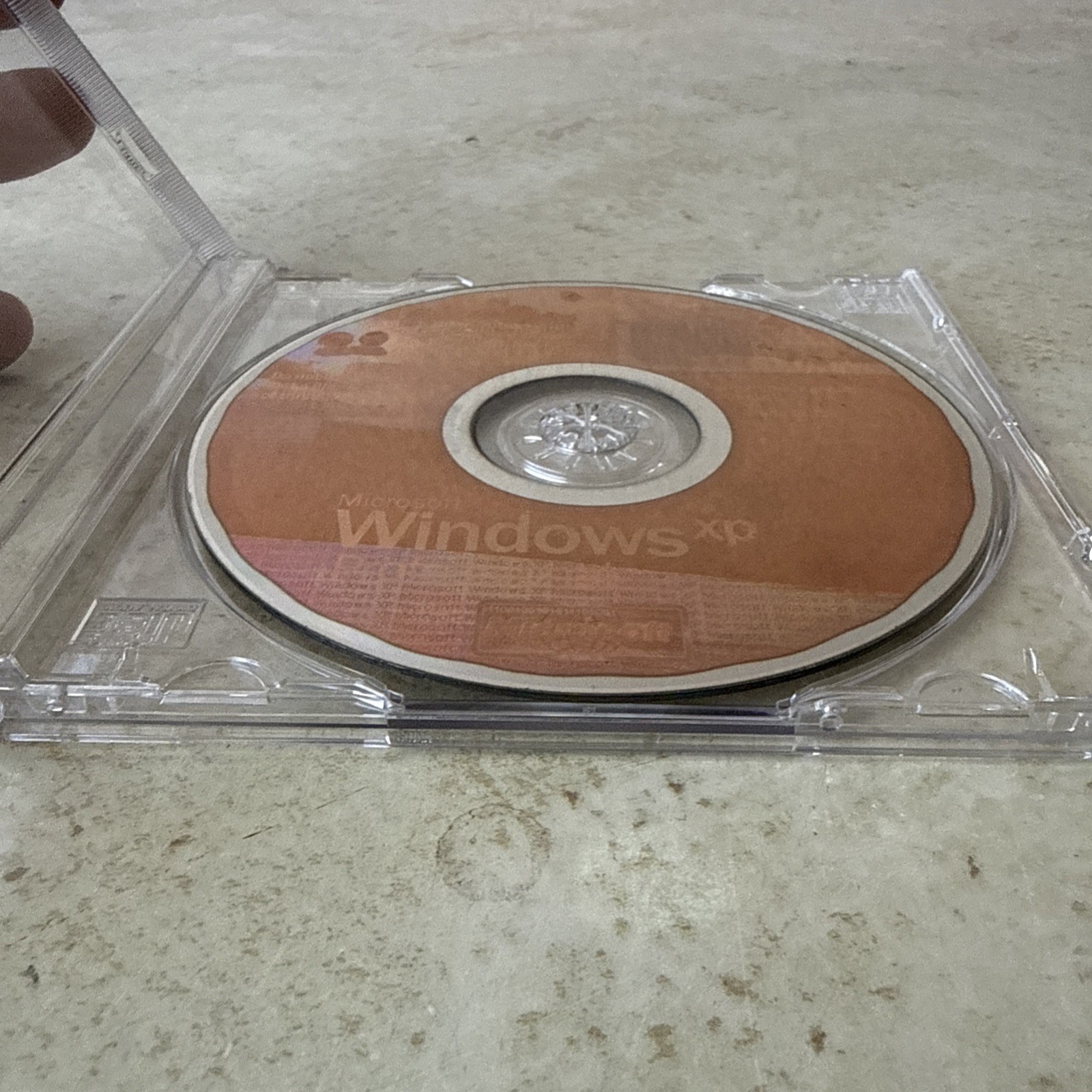 WINDOWS XP PROFESSIONAL 2002 INCLUDES SERVICE PACK 2. (NO CD PRODUCT KEY)
